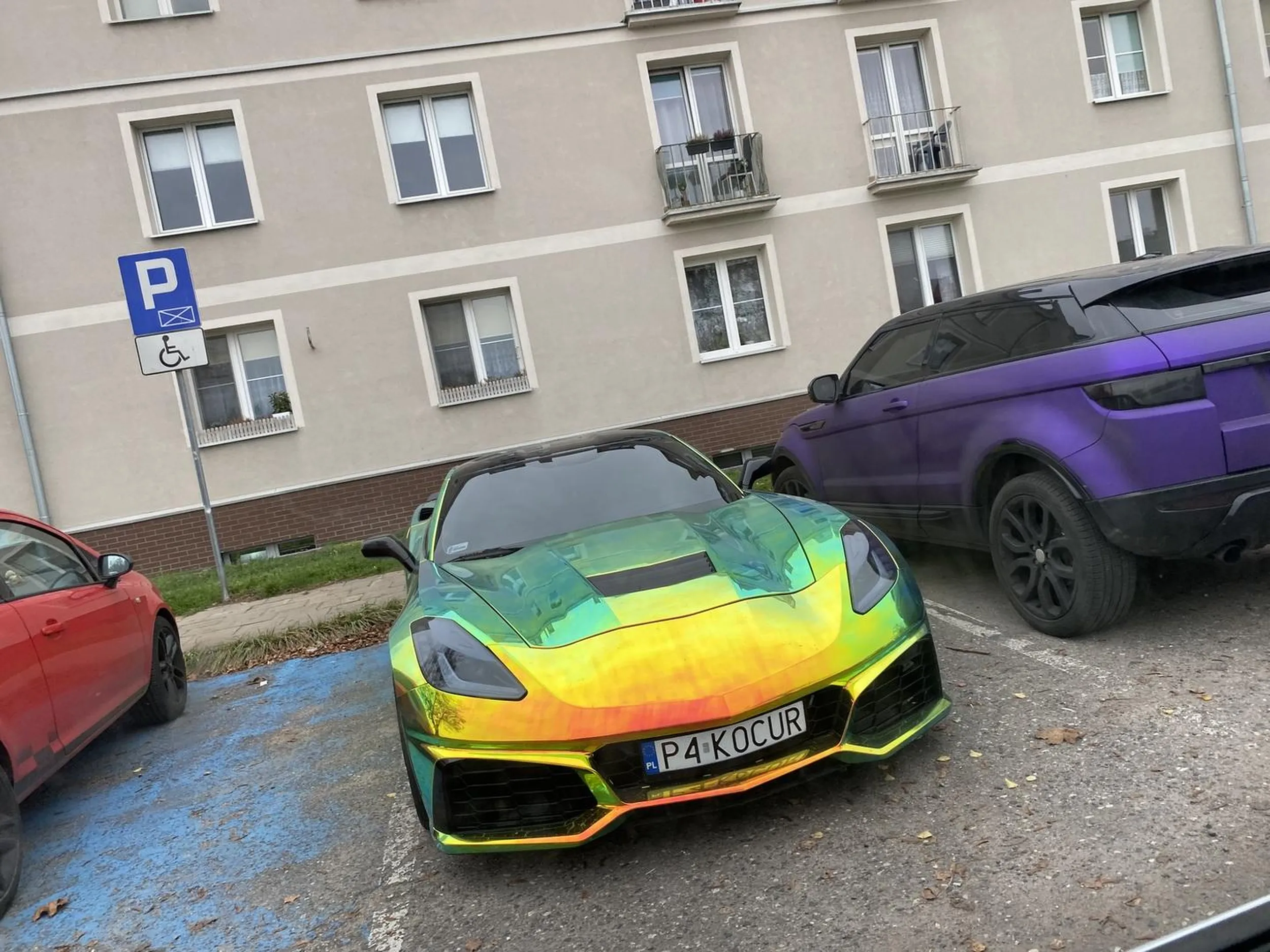 Przekozackie masz auta to auto chyba najczęściej widziałam w Pile robiła wrażenie ta folijka akurat to zdjęcie z listopada 2022 hahaha Teraz mi sie przypomniało jak sobie przeglądałam galerie i że je mam to wrzucę a co