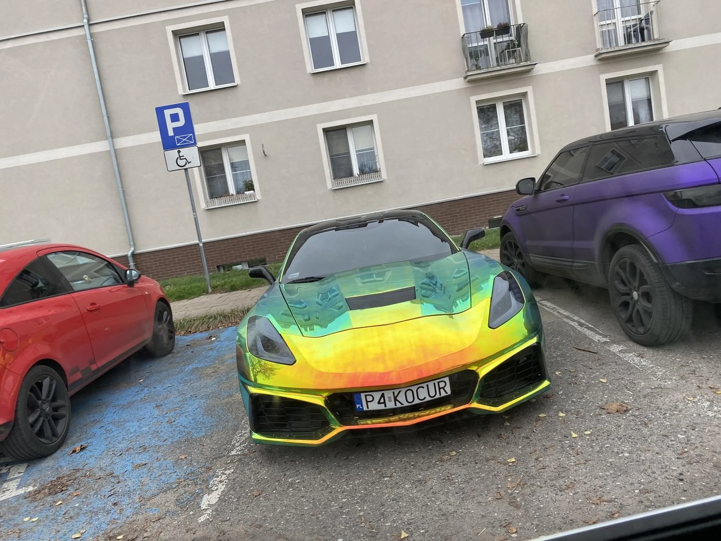 Przekozackie masz auta to auto chyba najczęściej widziałam w Pile robiła wrażenie ta folijka akurat to zdjęcie z listopada 2022 hahaha Teraz mi sie przypomniało jak sobie przeglądałam galerie i że je mam to wrzucę a co