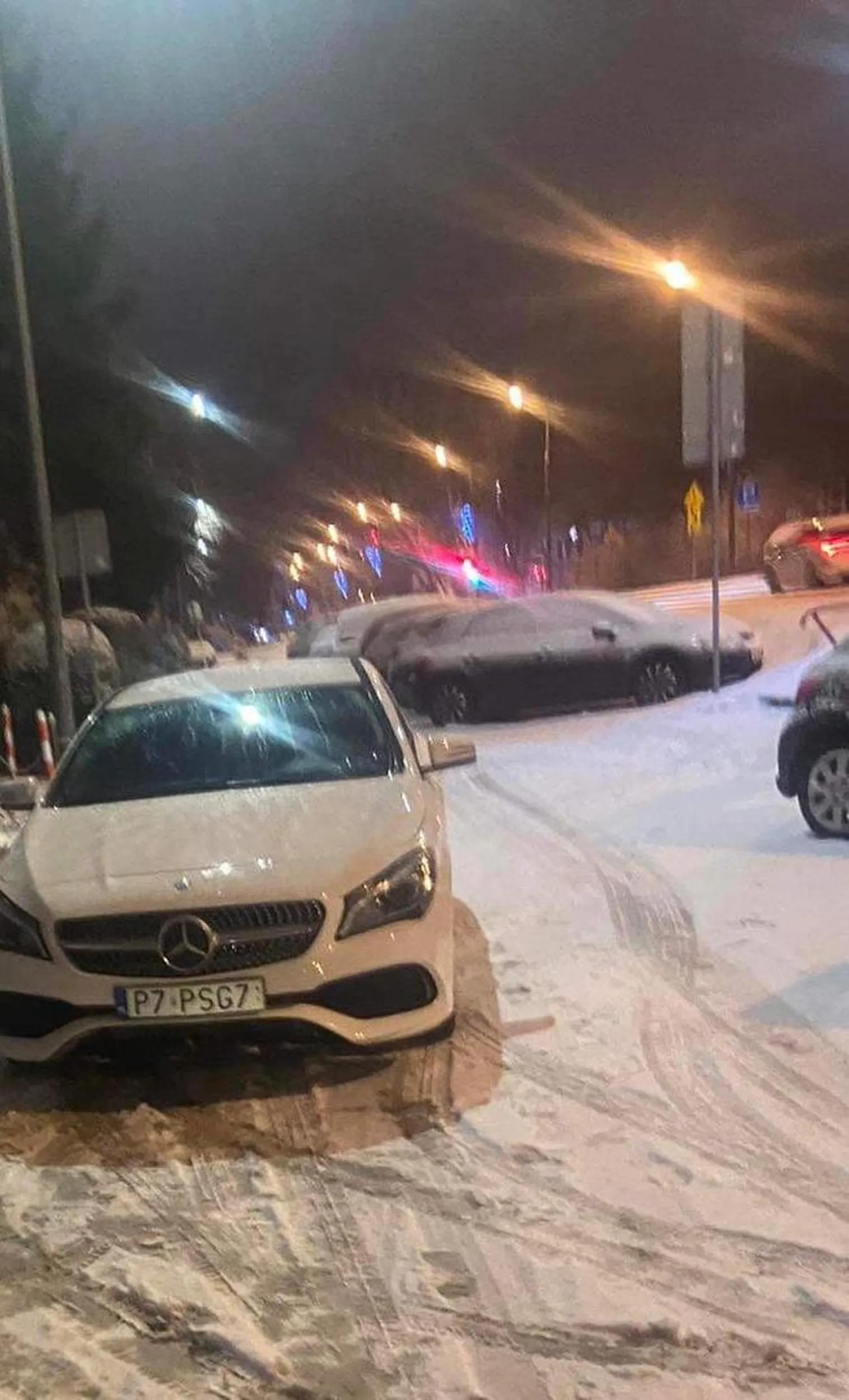 Ukraińscy (słyszałem rozmowę) kierowcy mercedesikow jak widać moga więcej