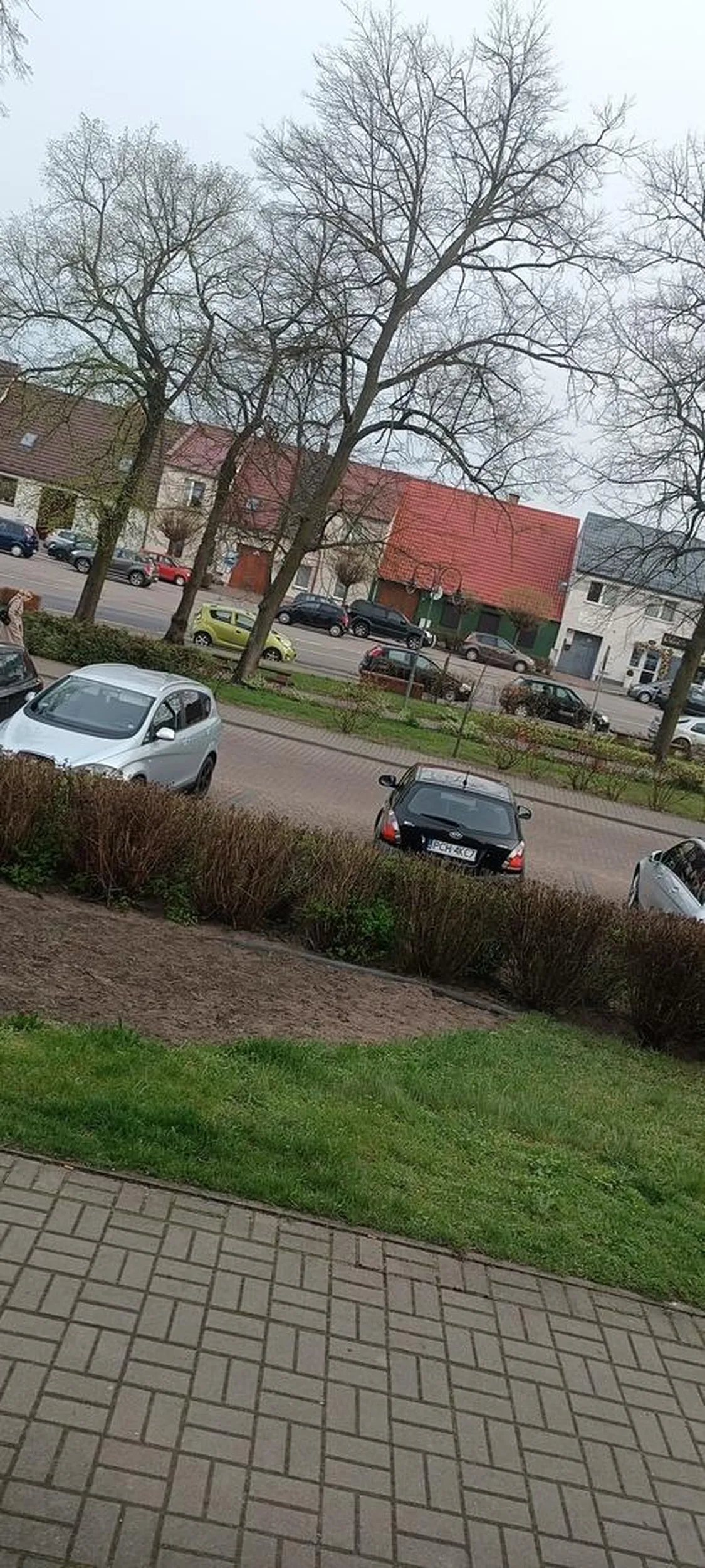 Naucz się parkować, wszystkie miejsca obok ciebie były wolne i stoisz na dwóch, proszę cię.