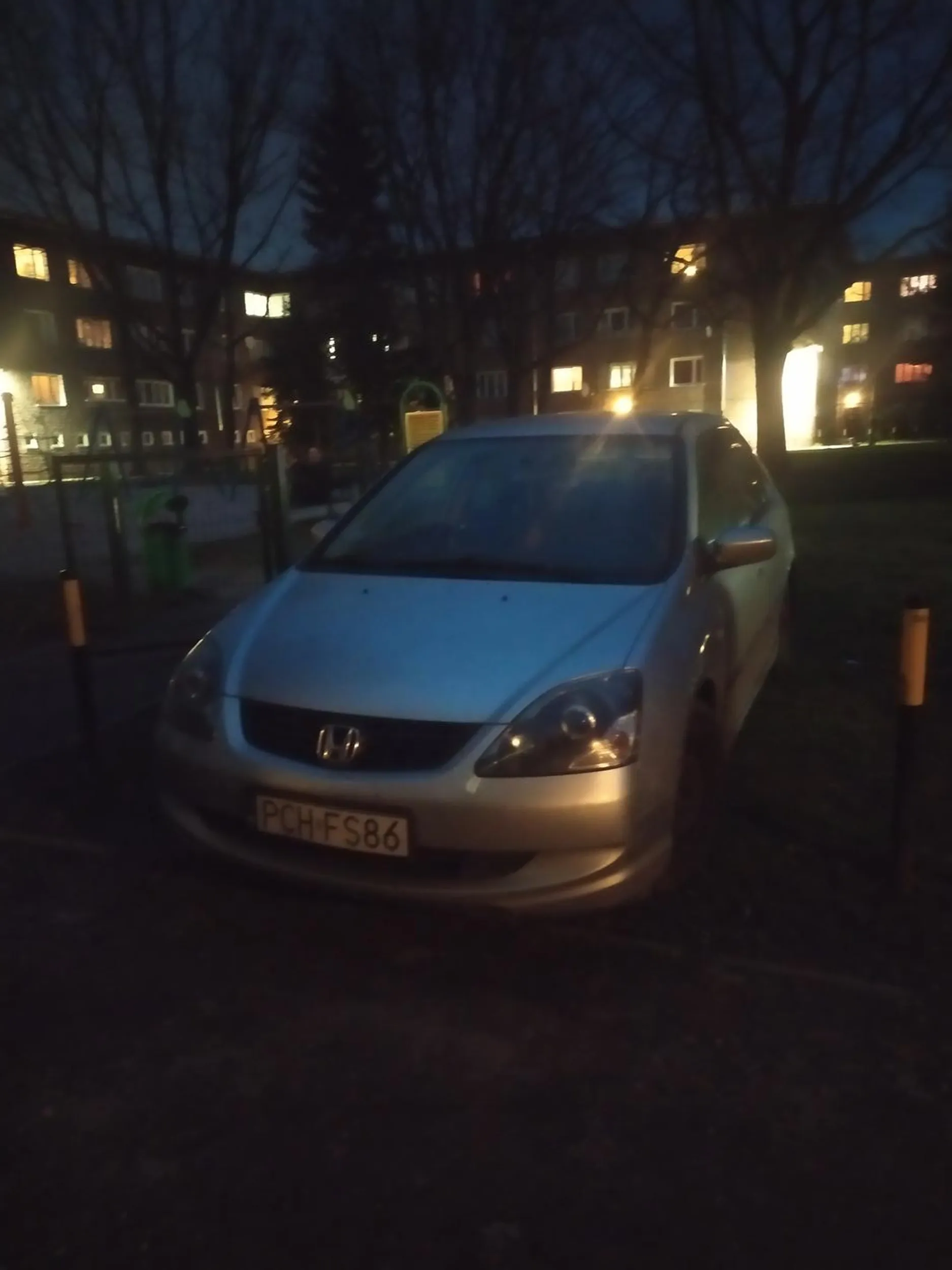 Wuj nie kierowca, widać że granatem oderwany od pługa...