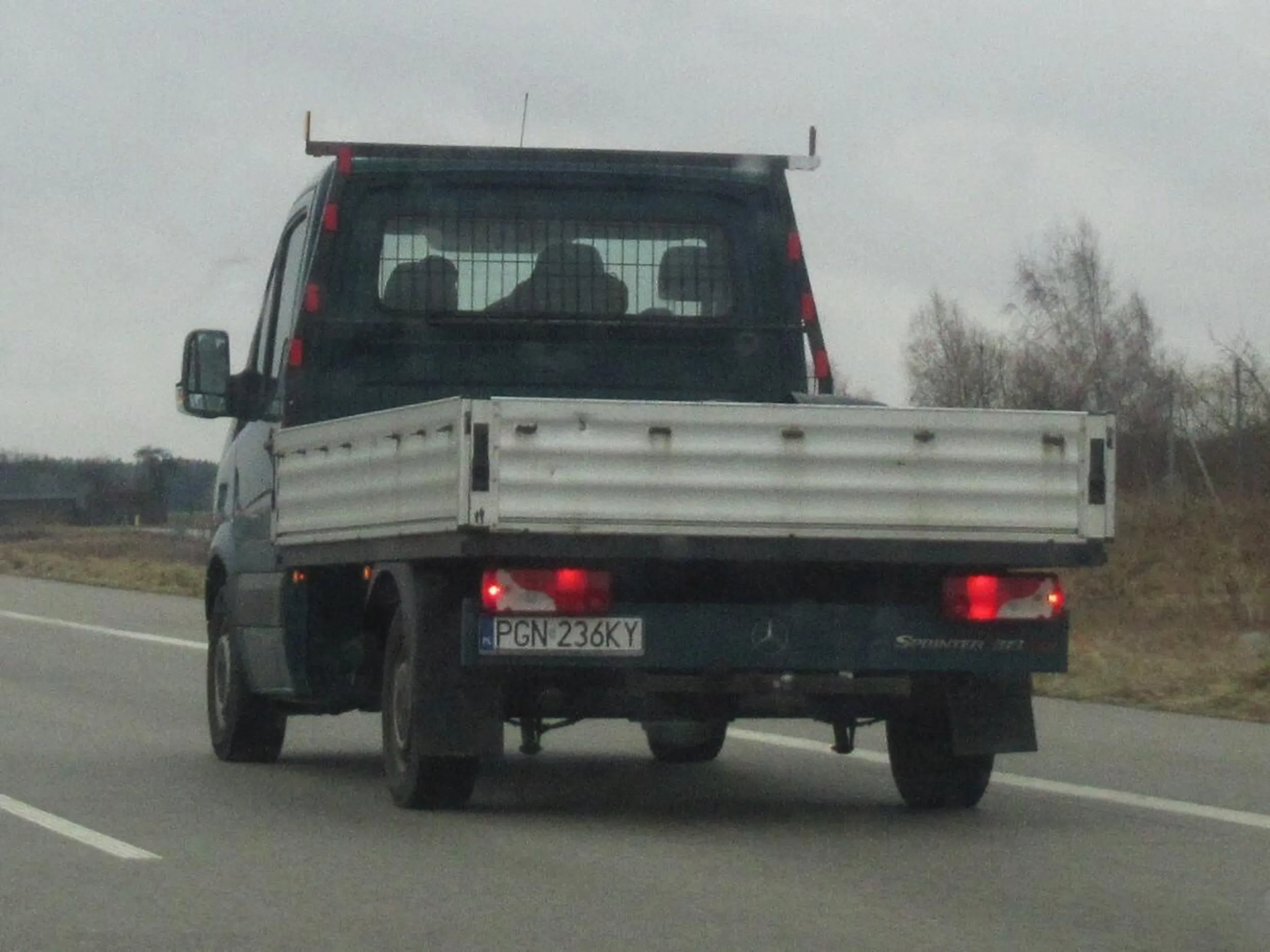 Bandyta zajeżdża drogę na autostradzie A1 zmuszając do hamowania ze 140 km/h do 100.