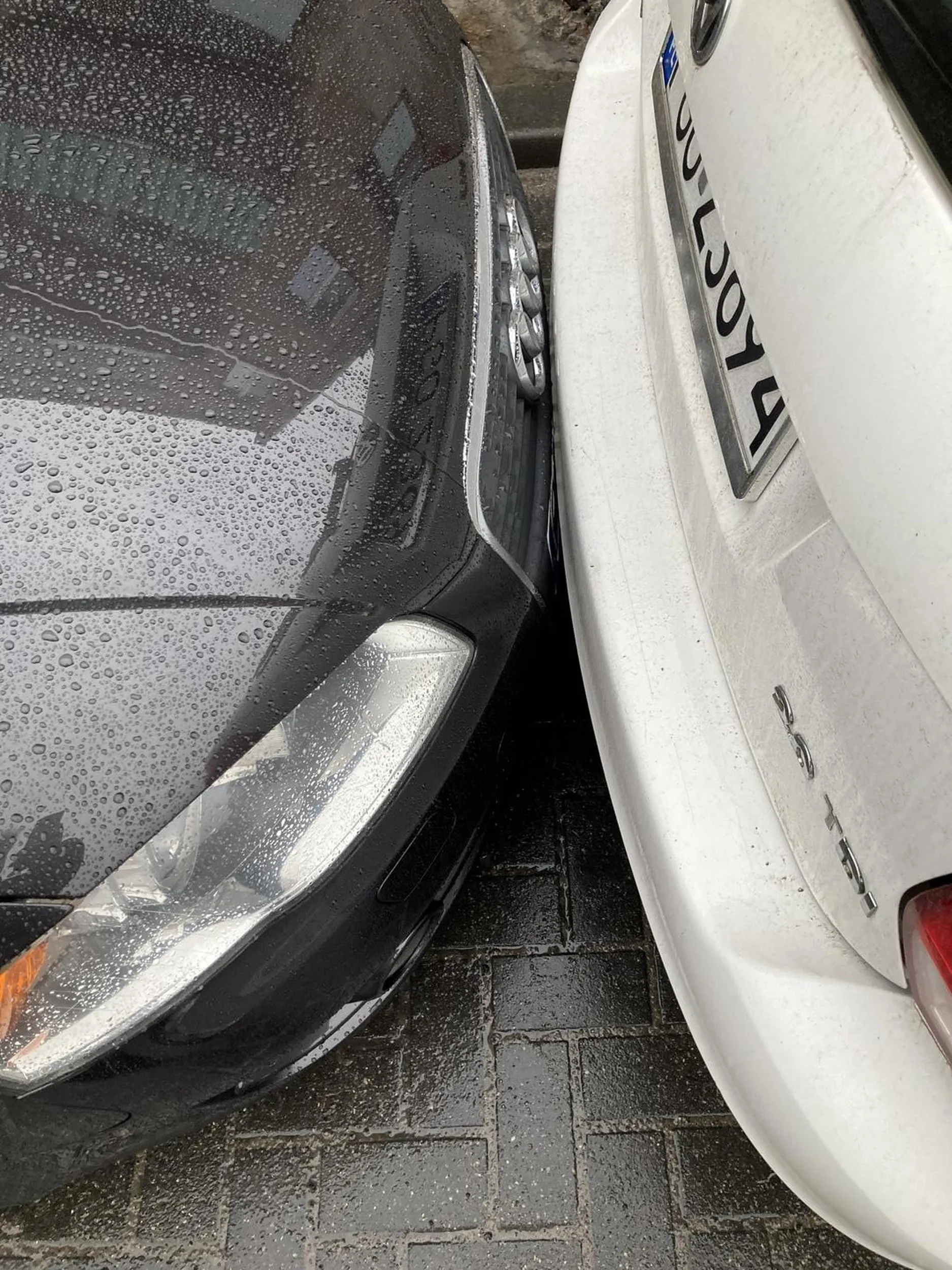 Samochód zostawi się na ręcznym lub na biegu
