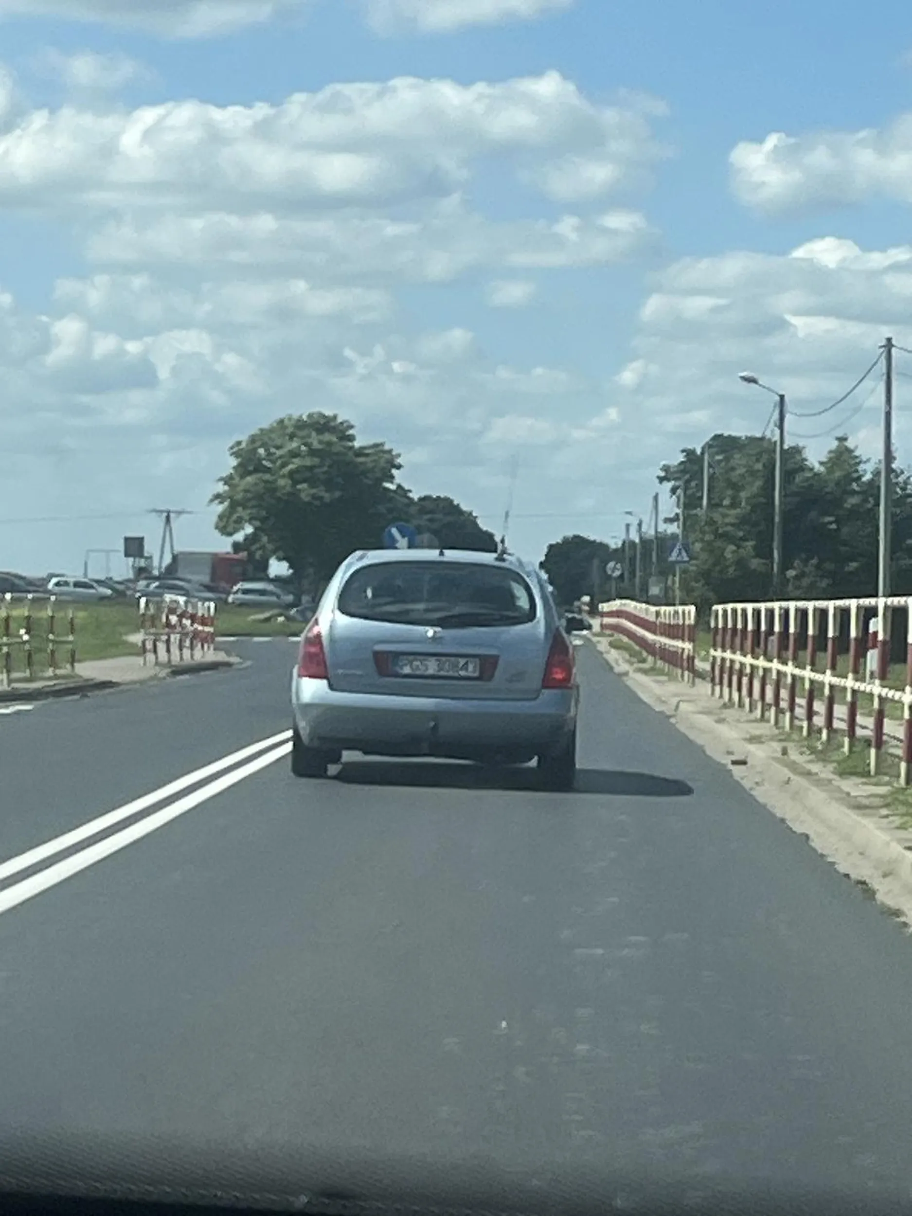 odpiedala maniane na 80 jedzie ledwo 50 proszę przyspiesz ja rozumiem że jedziesz z siwym dziadkiem ale da się szybciej i nie hamuj tyle