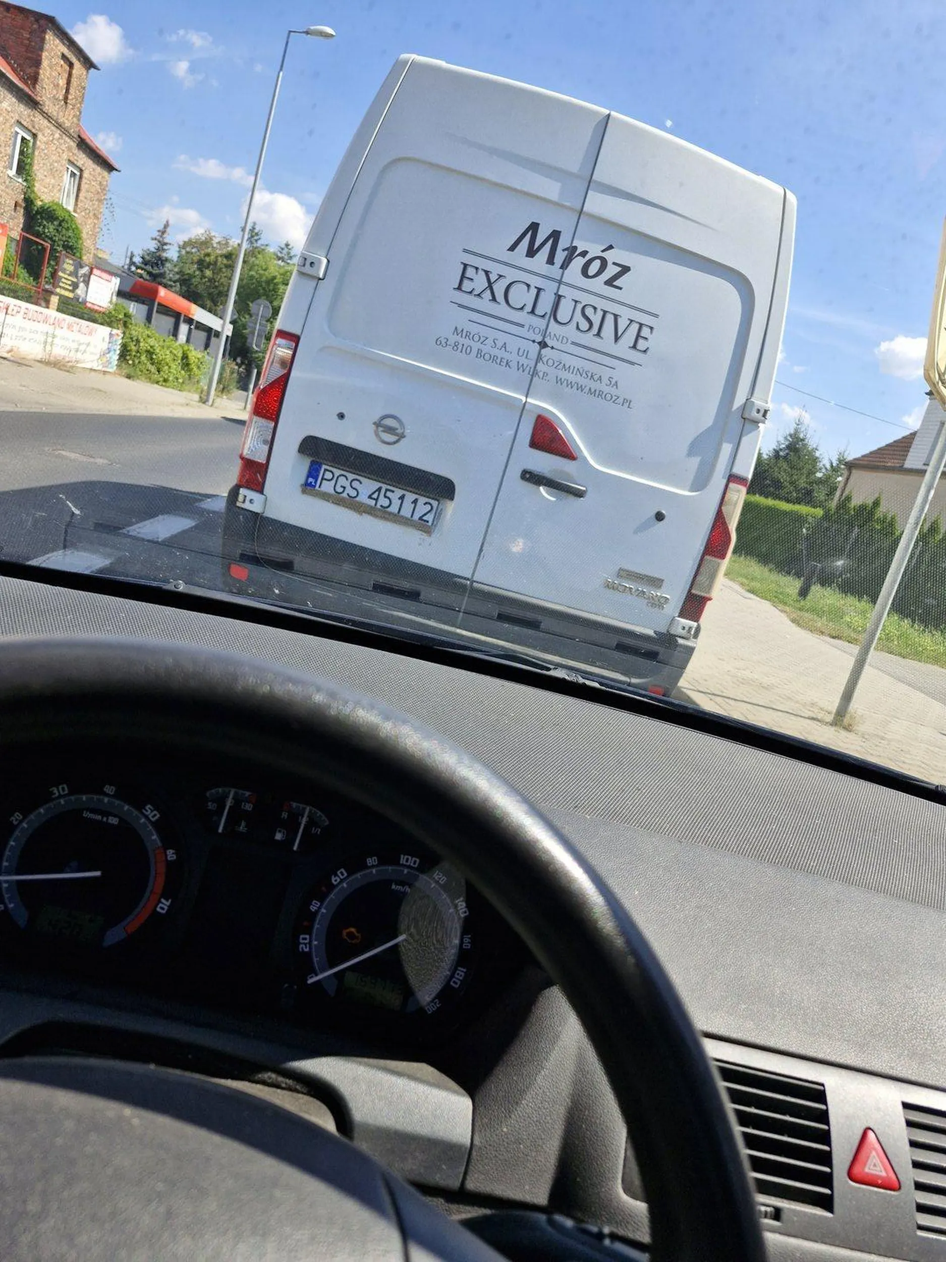 Taki exclusive a tablica na szarą taśmę przyklejona xD