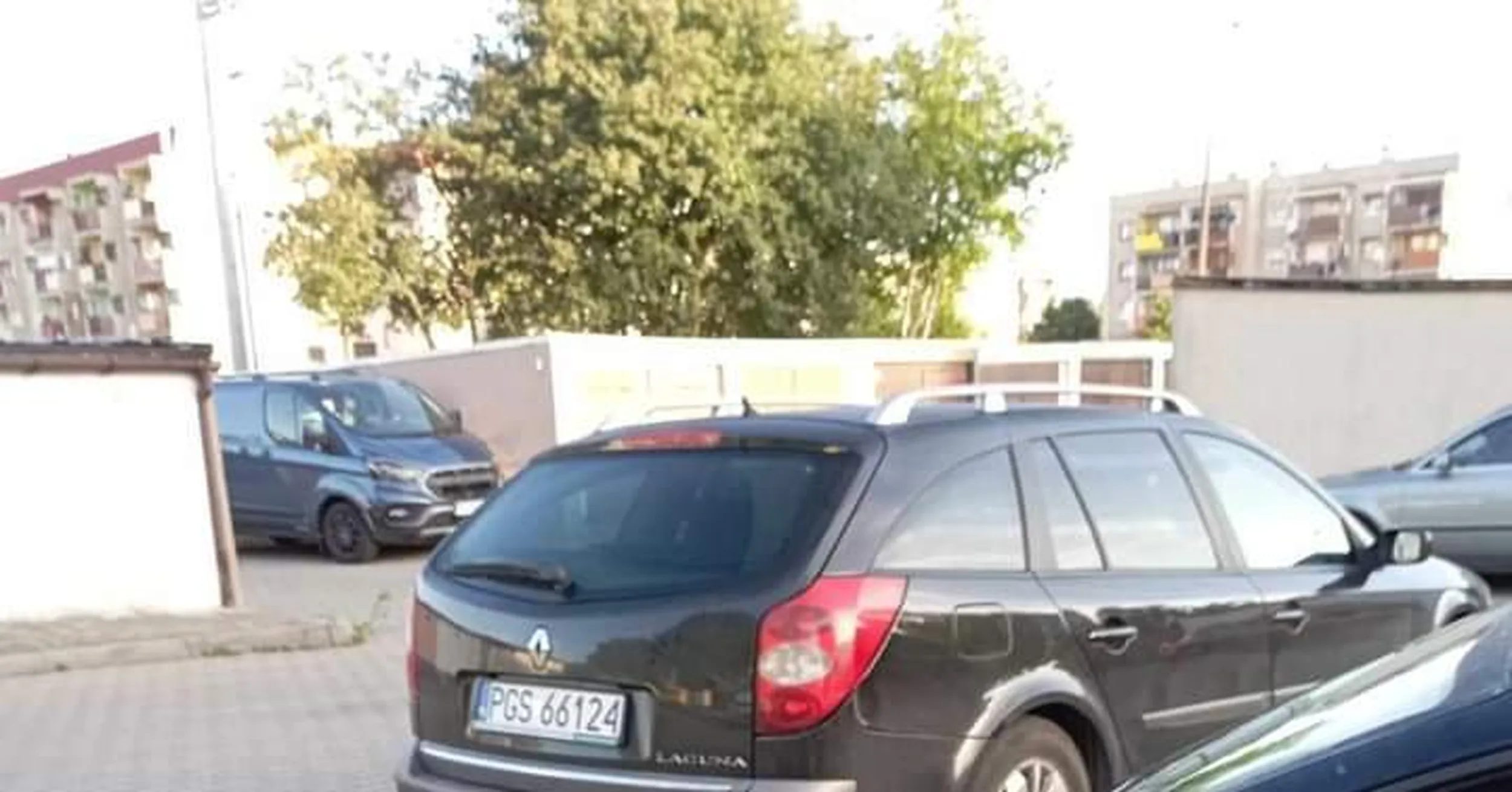 Uwaga powoduje kolizję i ucieka z miejsca zdarzenia (ślepy i zapewne prawka brak lub zatrzymane )