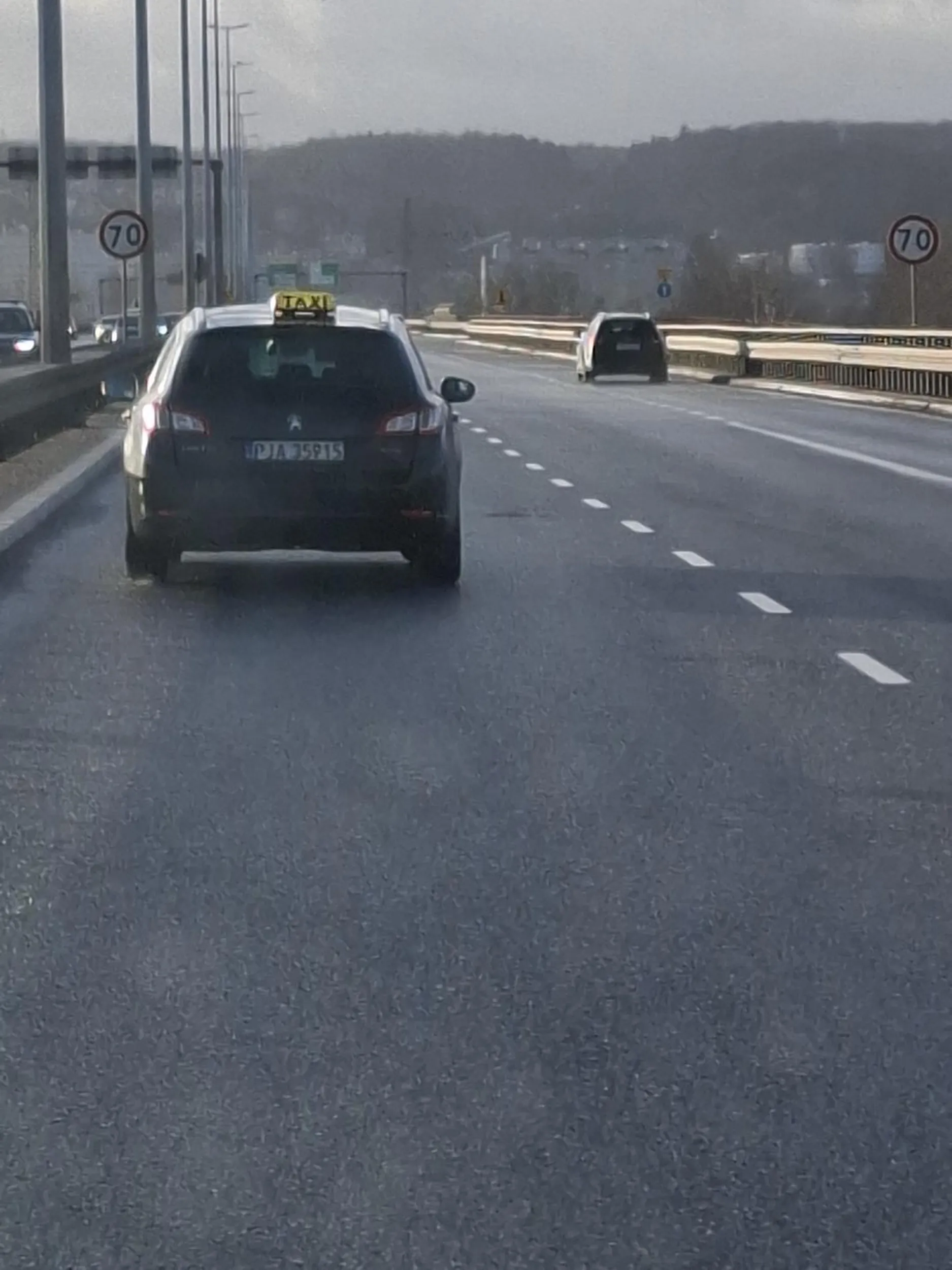 Burak jeździ po Gdyni prawie powoduje kolizję następnie ucieka. Pewnie jeden z Wschodnich kierowców patrząc na styl  i kulturę jazdy.