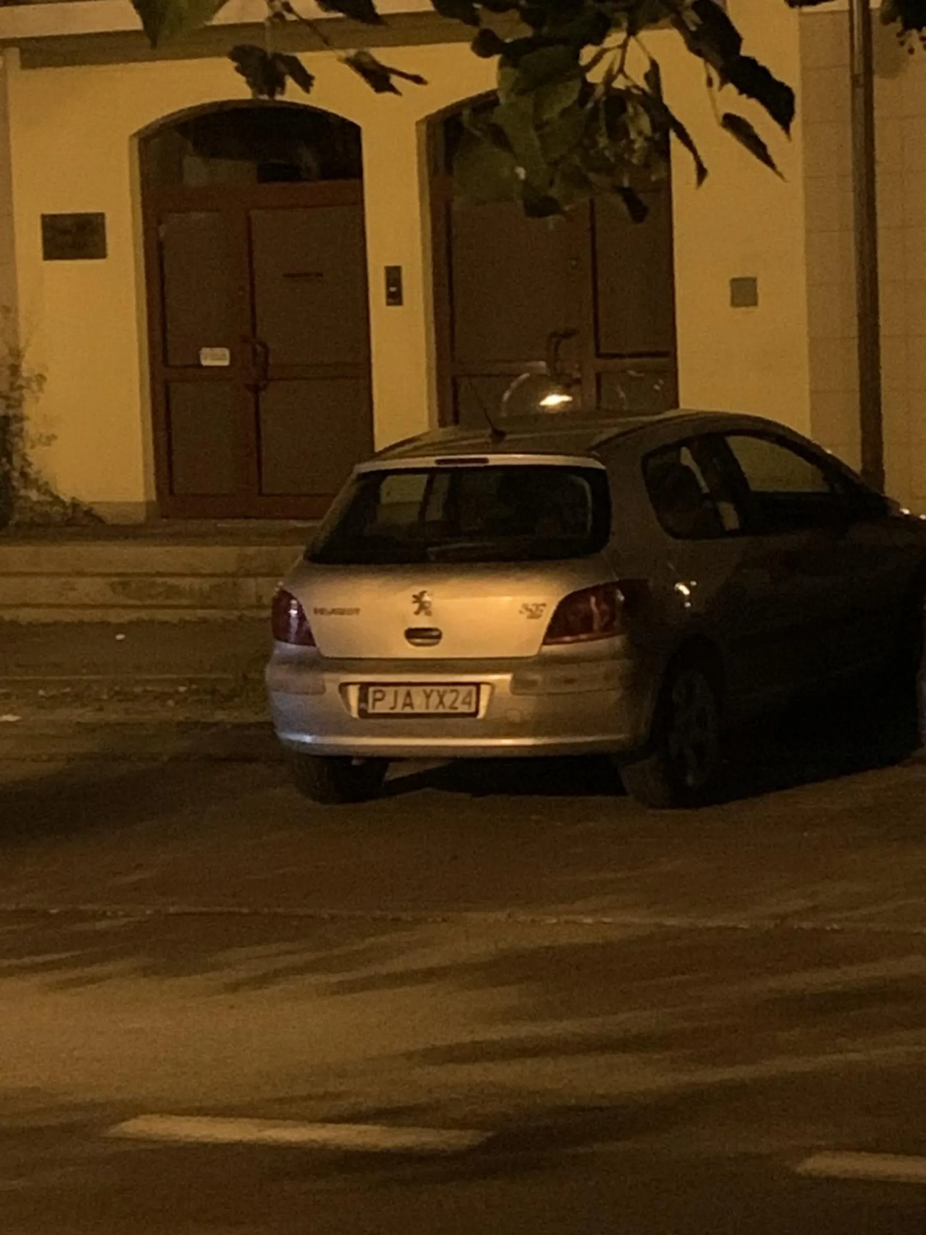 Cpun chciały się bić źrenice ogromne kierowca zaczepia przechodniów i kierowców omijać