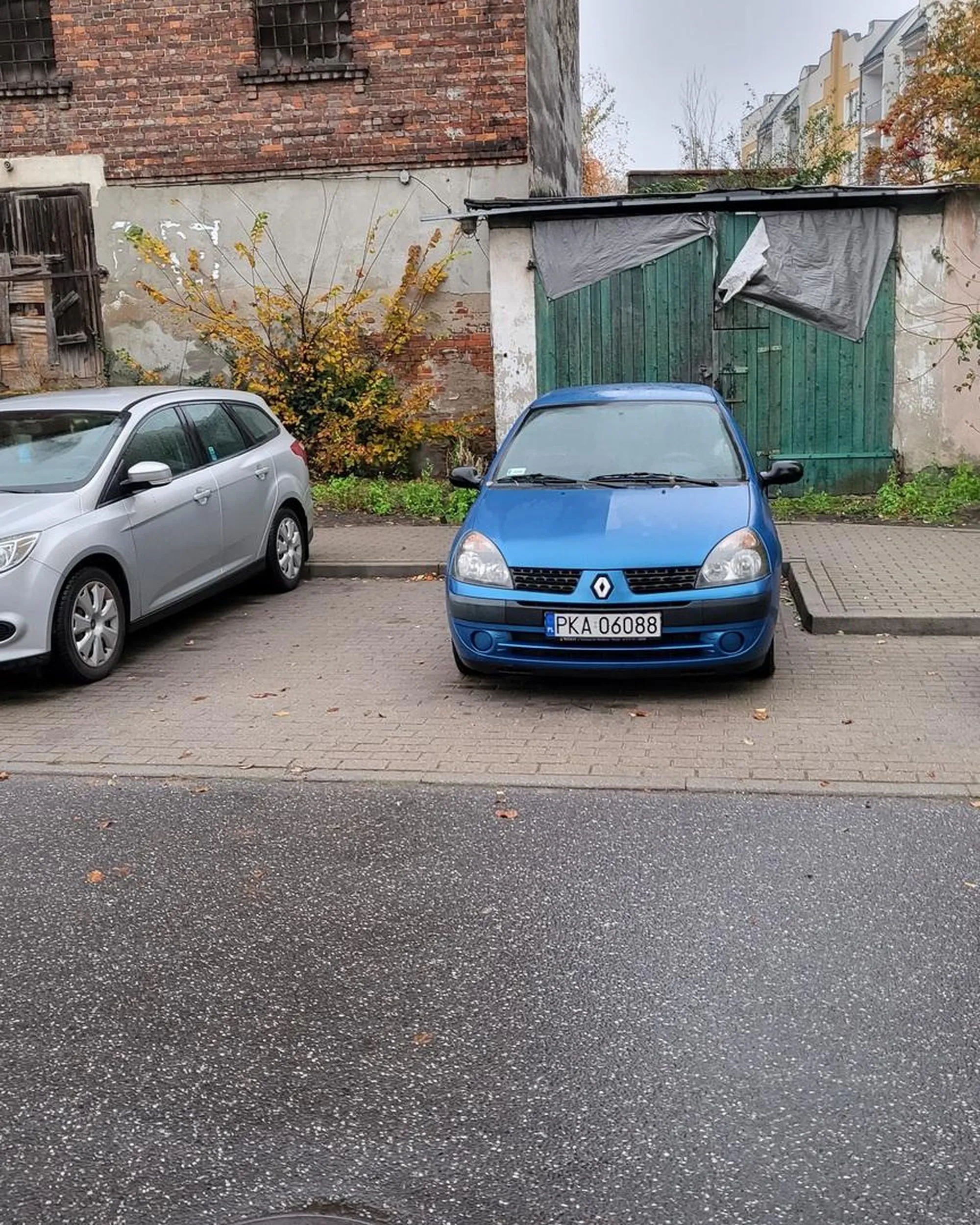 Widziałem jak wjeżdżasz. Dzięki za zostawienie mi miejsca