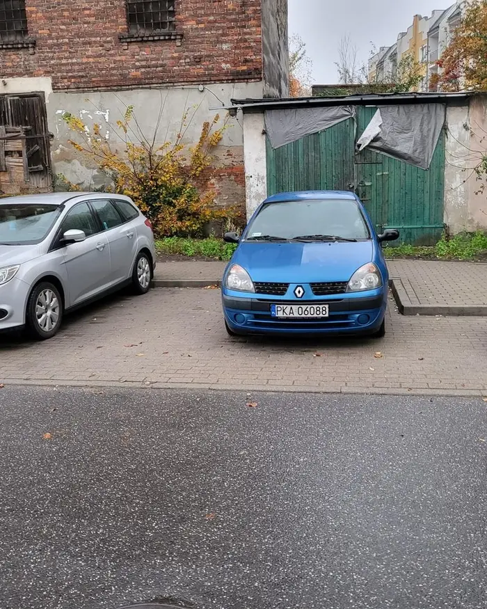 Widziałem jak wjeżdżasz. Dzięki za zostawienie mi miejsca