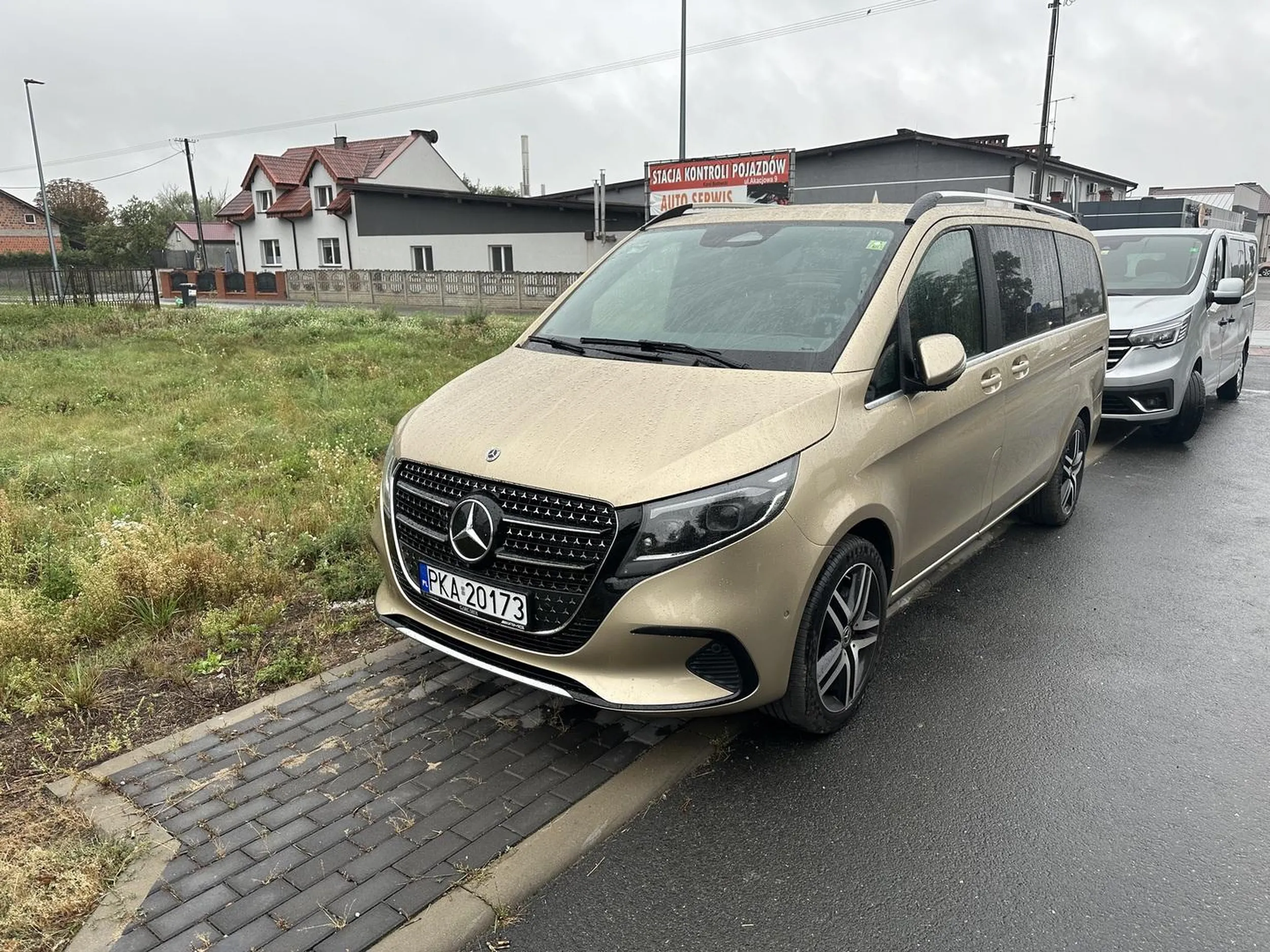 W dniu 21.11.24 auto o numerach PKA 20173 Mercedes V klasa kolor złoty zostało skradzione auto jechało autostradą A4 z Wrocławia w stronę Zgorzelca ostatni sygnał z GPS był w miejscowości ksiegnice 1 Legnickie pole ktokolwiek widział to auto proszony jest o kontakt czeka nagroda pieniężna Tel 605606637