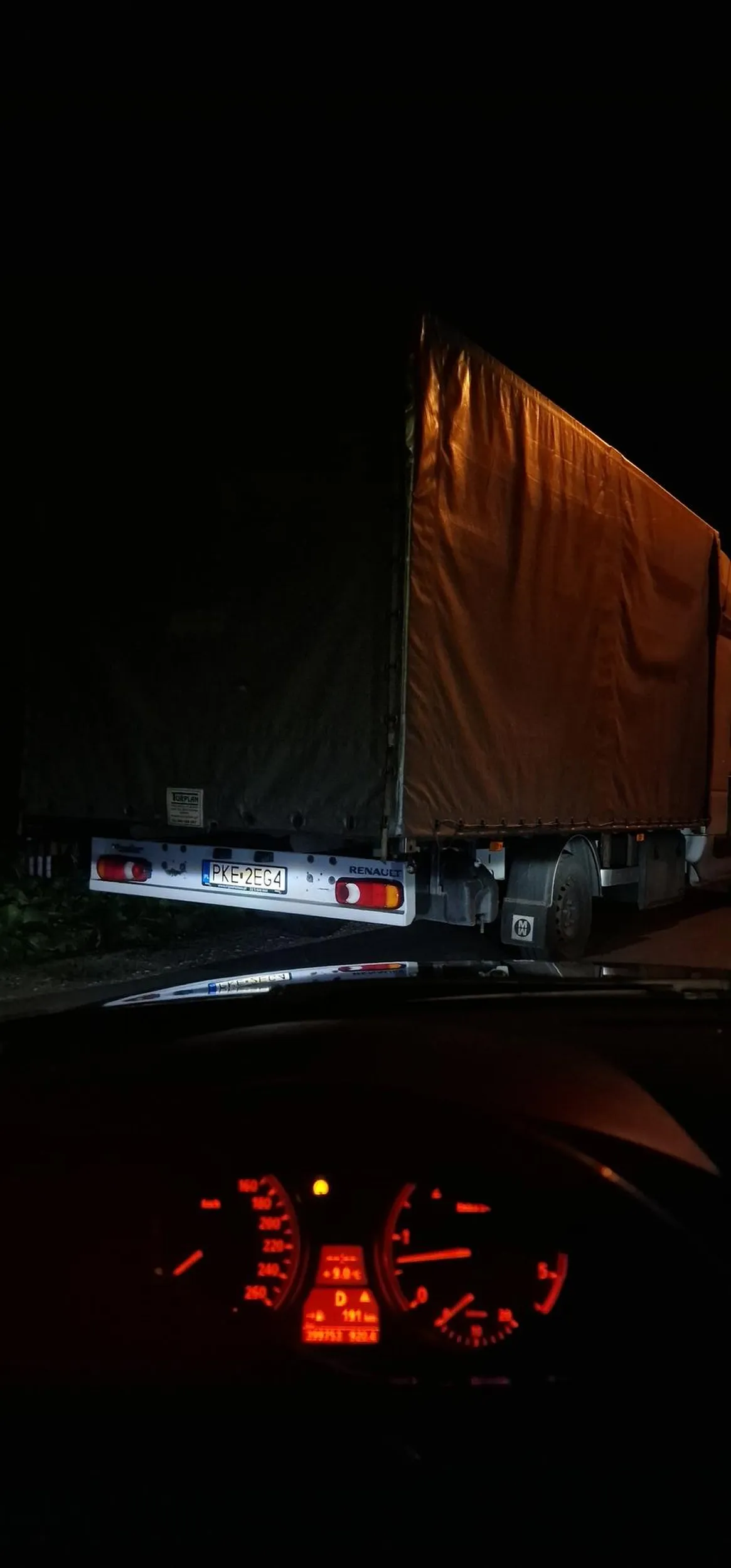 Kolego tym busem to weź stań następnym razem na środku bo to i tak wiele nie zmieni