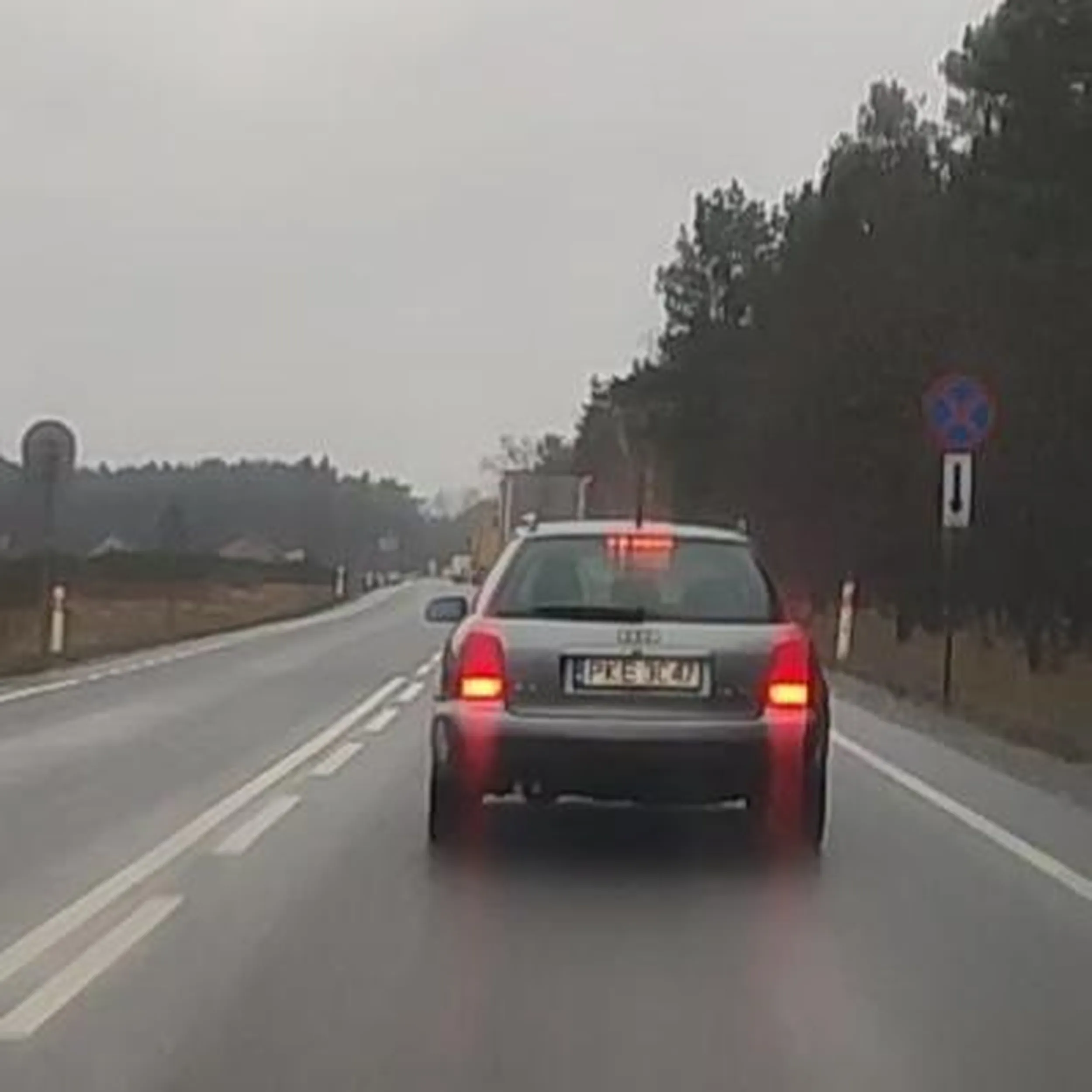 Światła z tyłu do sprawdzenia... Co tu się dzieje....