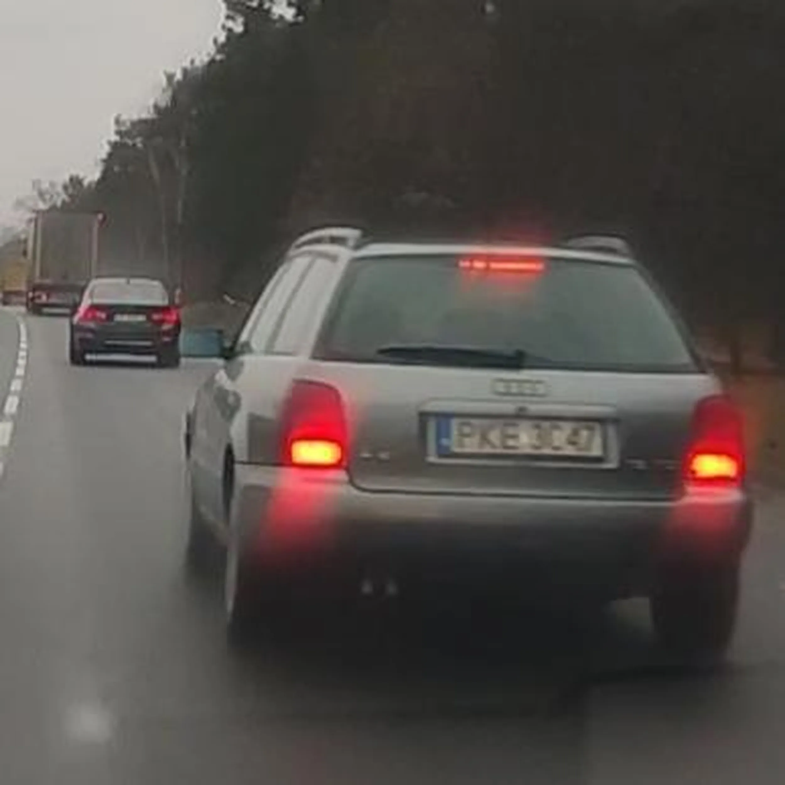 Światła z tyłu do sprawdzenia... Co tu się dzieje....