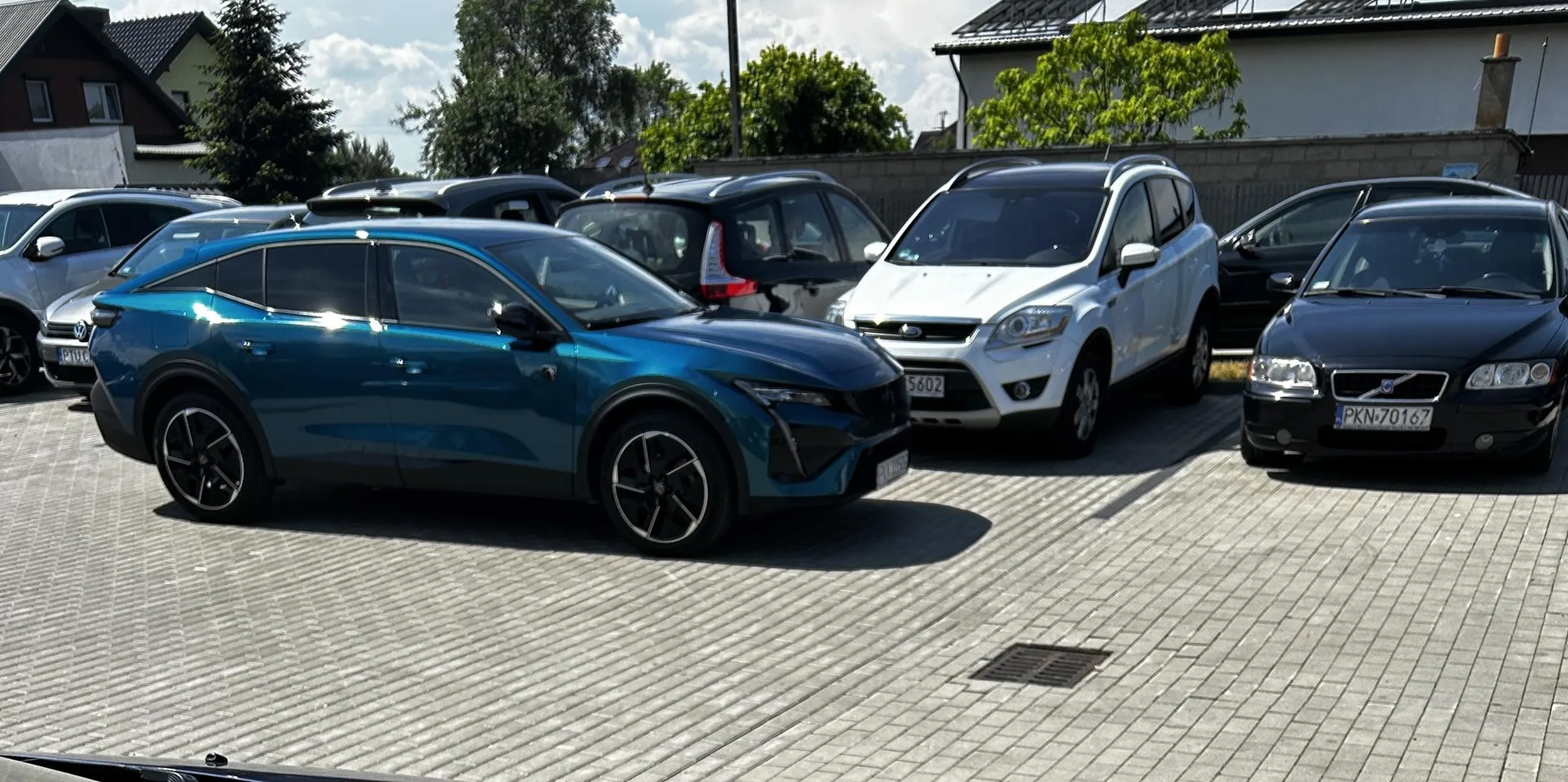 Naucz się parkować pod kościołem a nie zastawiasz ludzi