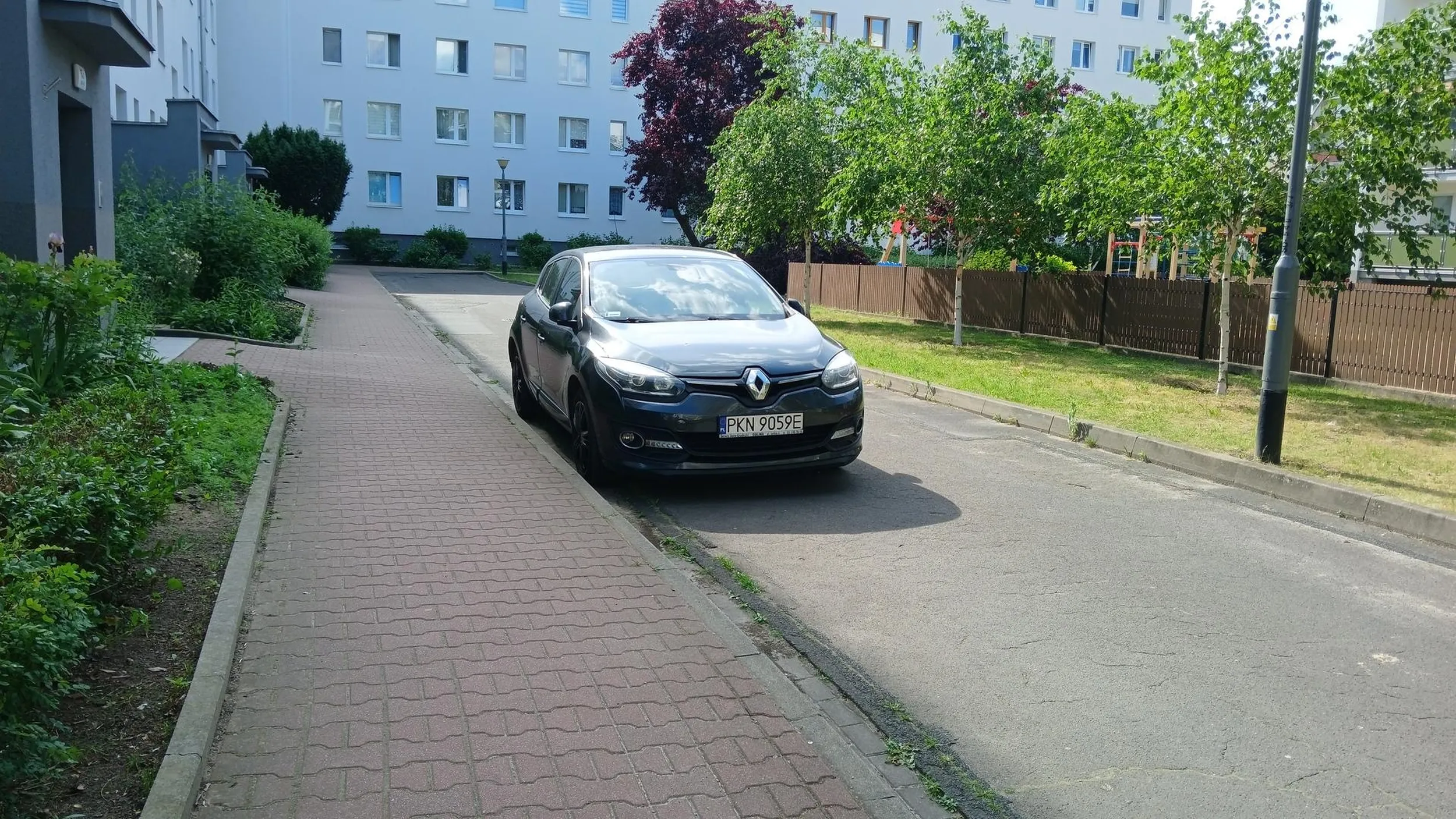 Kolejny geniusz parkowania.