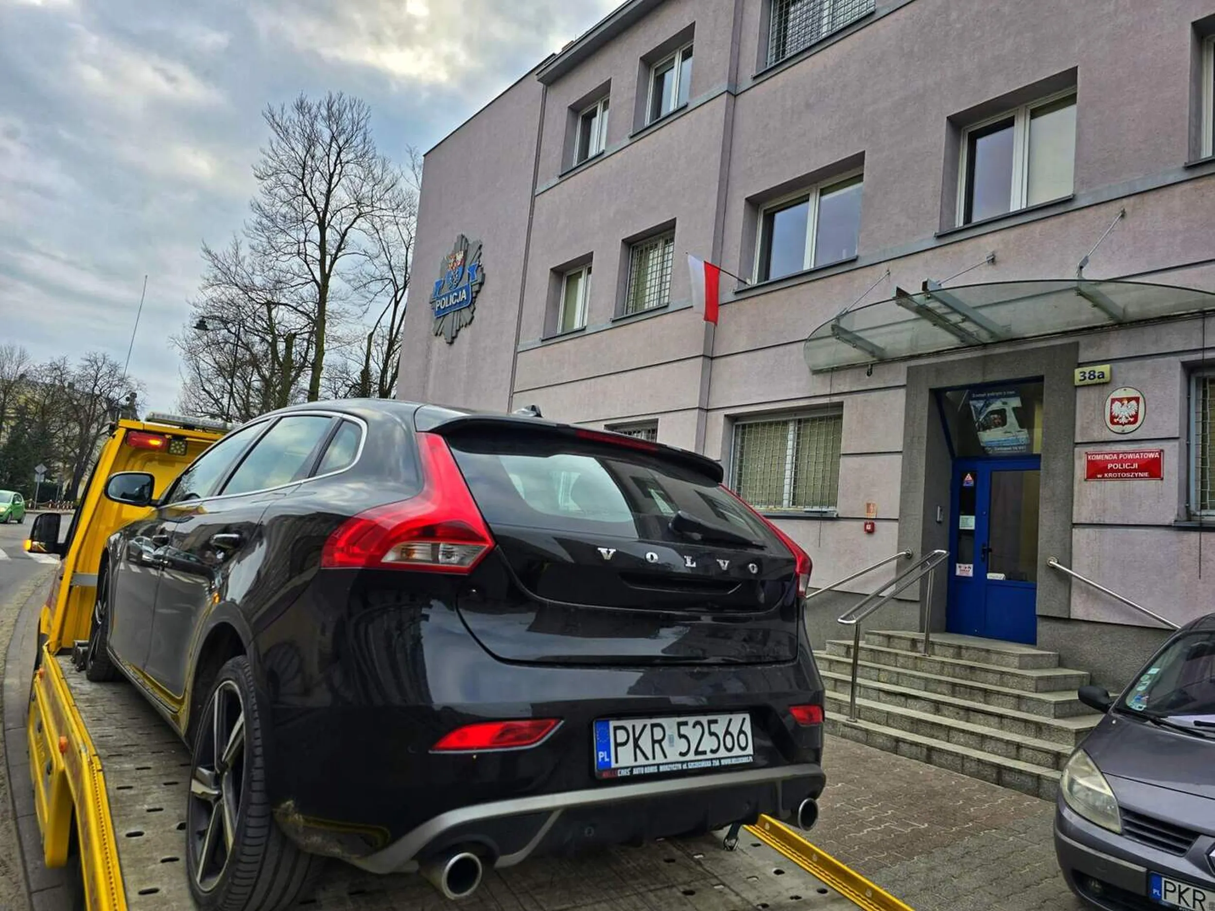 Pijak zatrzymany w Krotoszynie, 3.5 promila. Auto zabrali, następnego dnia oddali. To tyle jeśli chodzi o zabieranie samochodów pijakom.