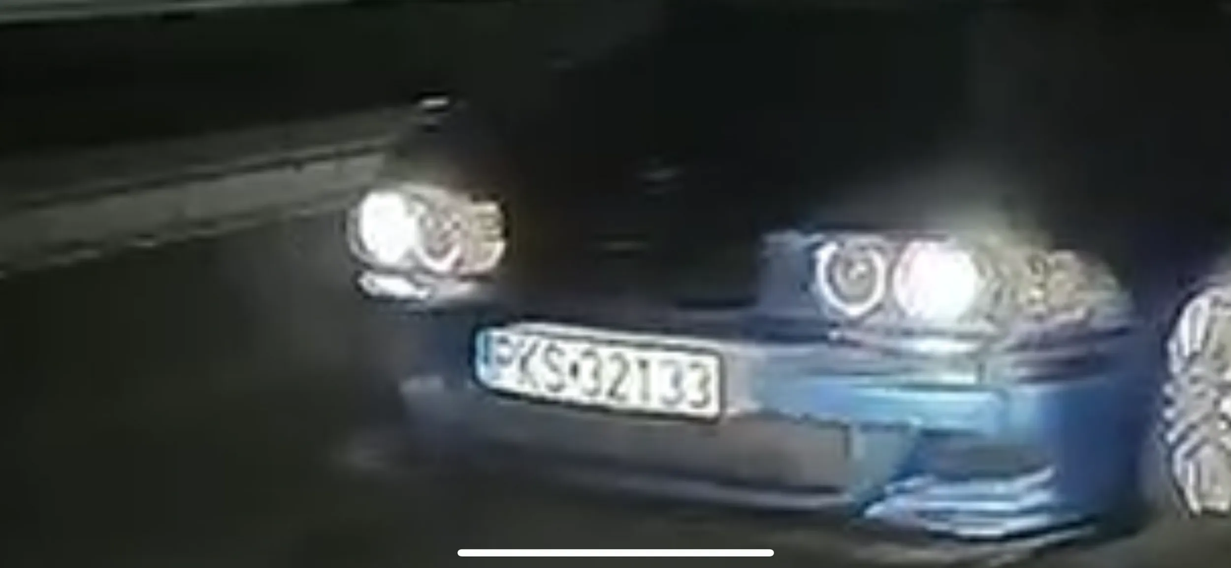 Drogą dwukierunkową jechał pod prąd i jeszcze się dziwił mrugając długimi, że z naprzeciwka nadjeżdża inny pojazd…