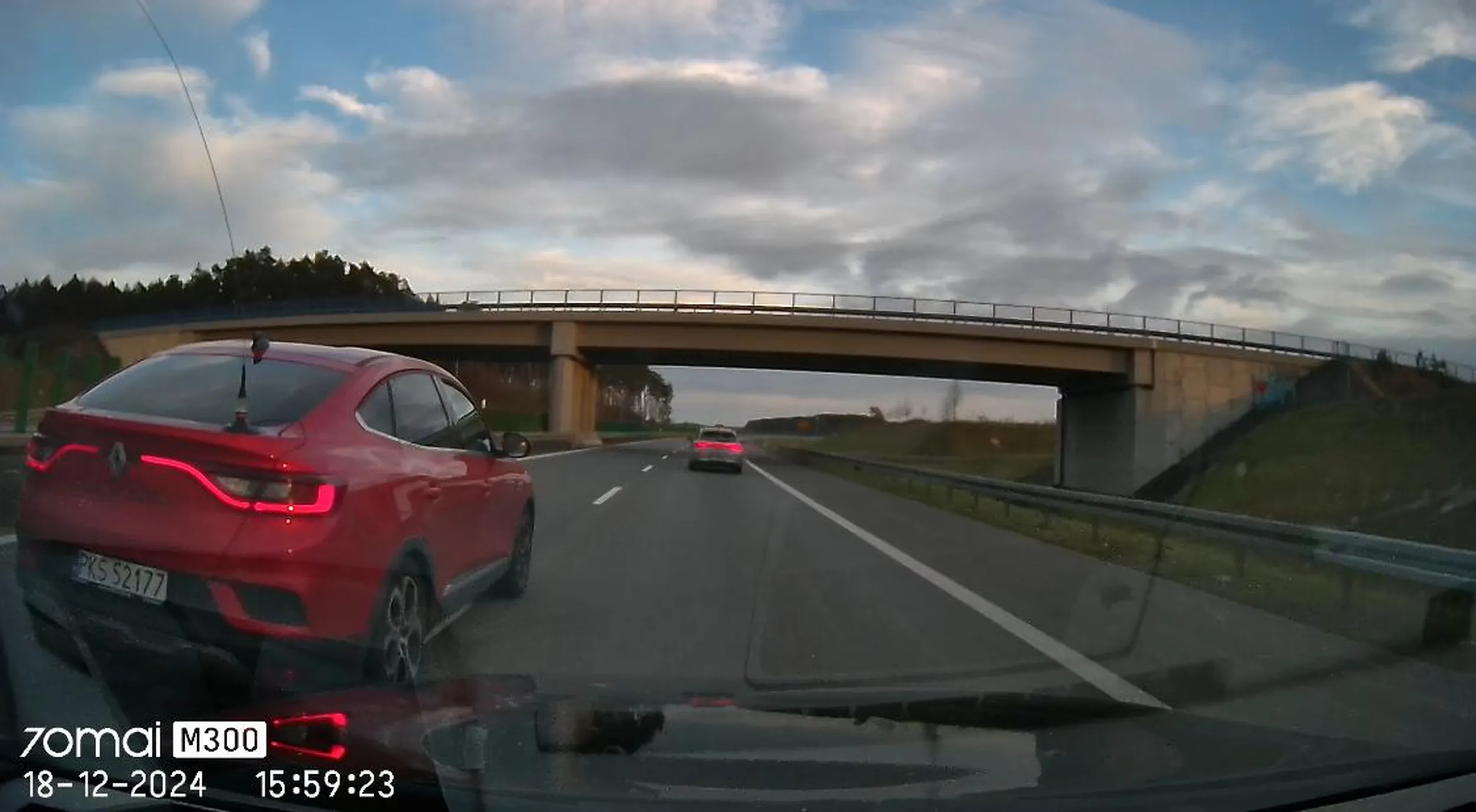 Człowiek upośledzony psychicznie. Koniecznie udać się na leczenie w Tworkach.