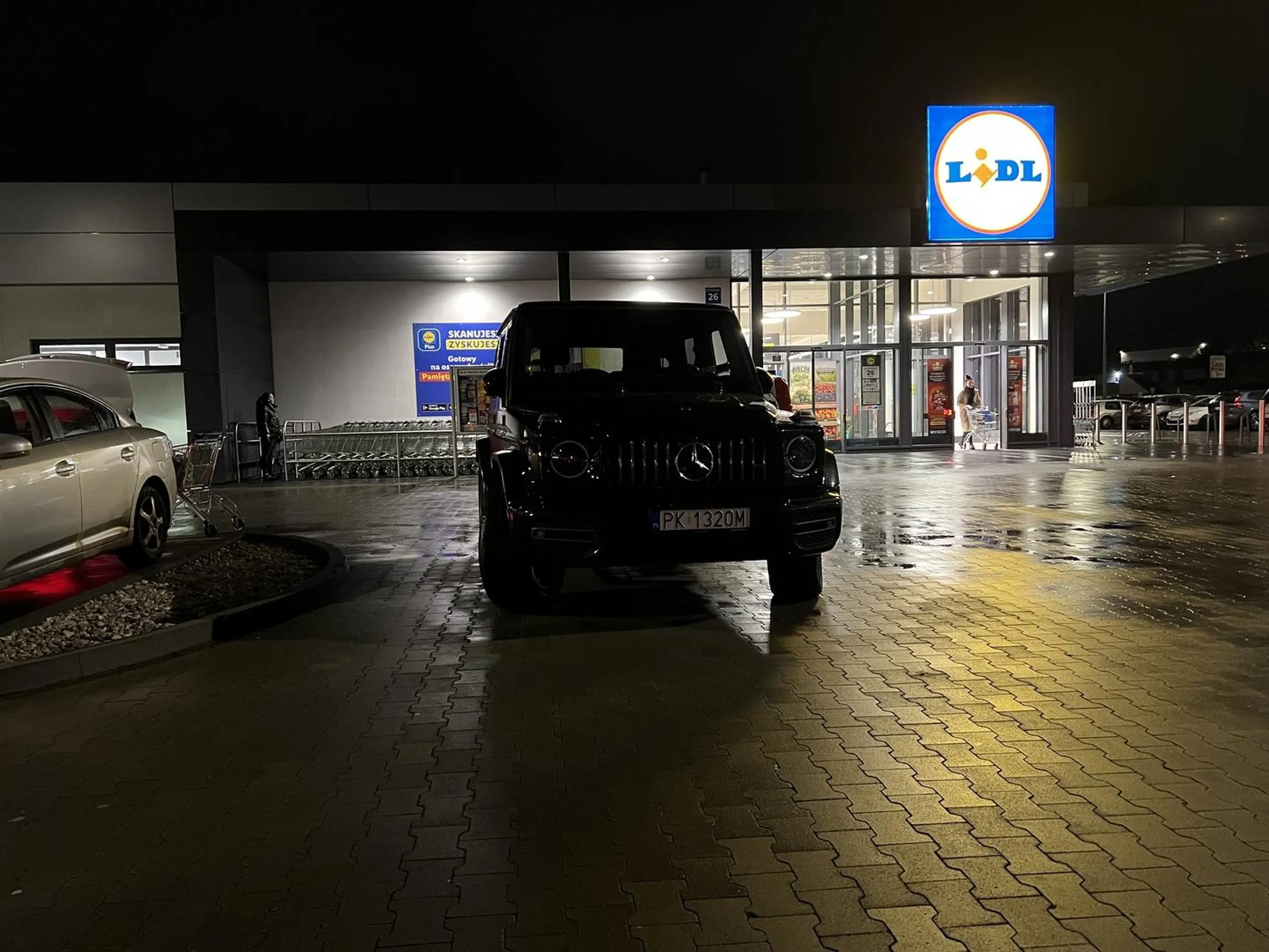 Mistrz parkowania pod Lidlem.