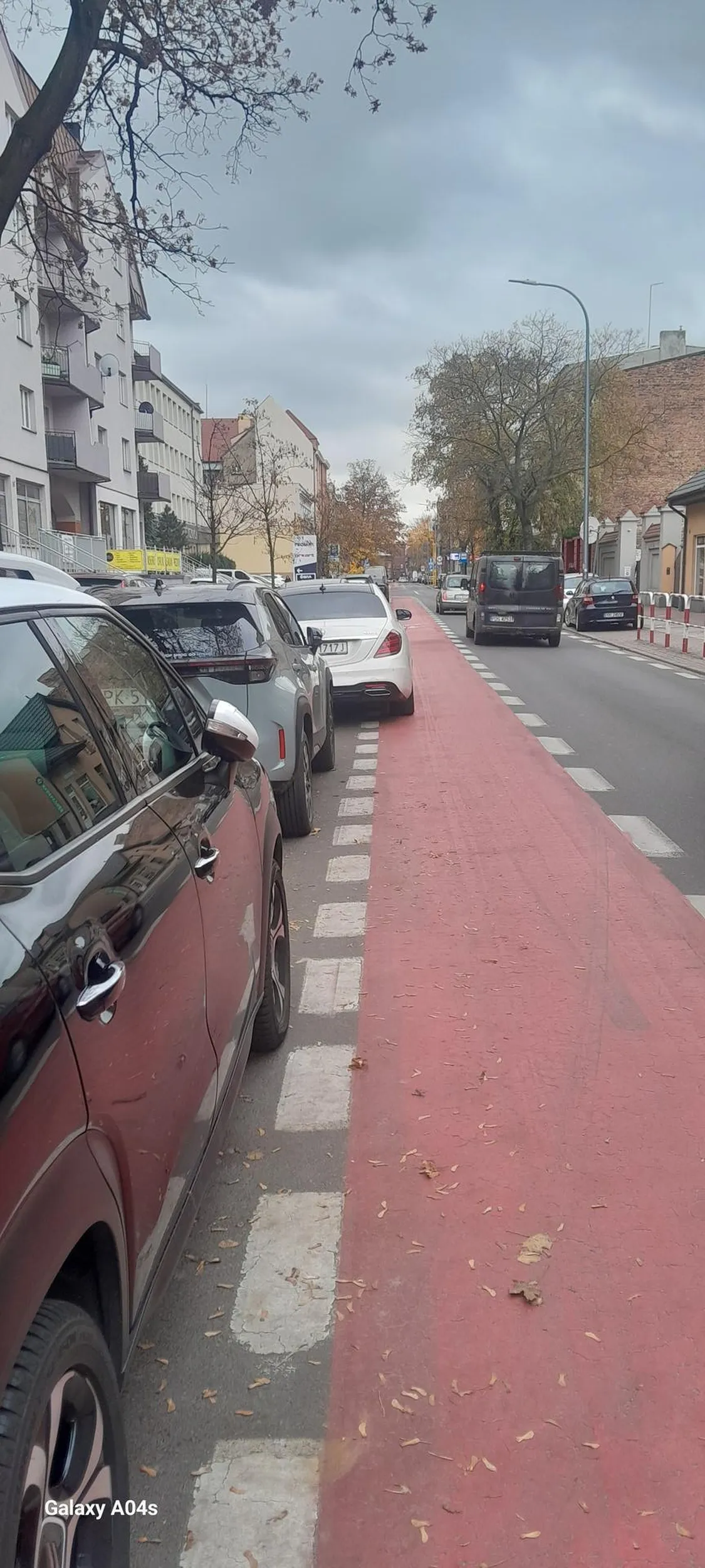 Wiecej sciezki zajmij (Mial miejsce normalnie zaparkowac to nie)