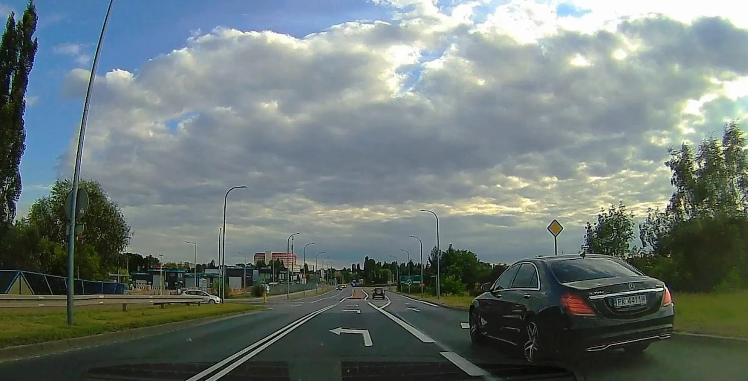 Całą Stańczukowskiego jazda na glonojada, 145 x próba wyprzedzania pod górke, na zakazie, na ciągłej. Rzadka kupa mocno uciska miejsce gdzie rozumny człowiek posiada mózg