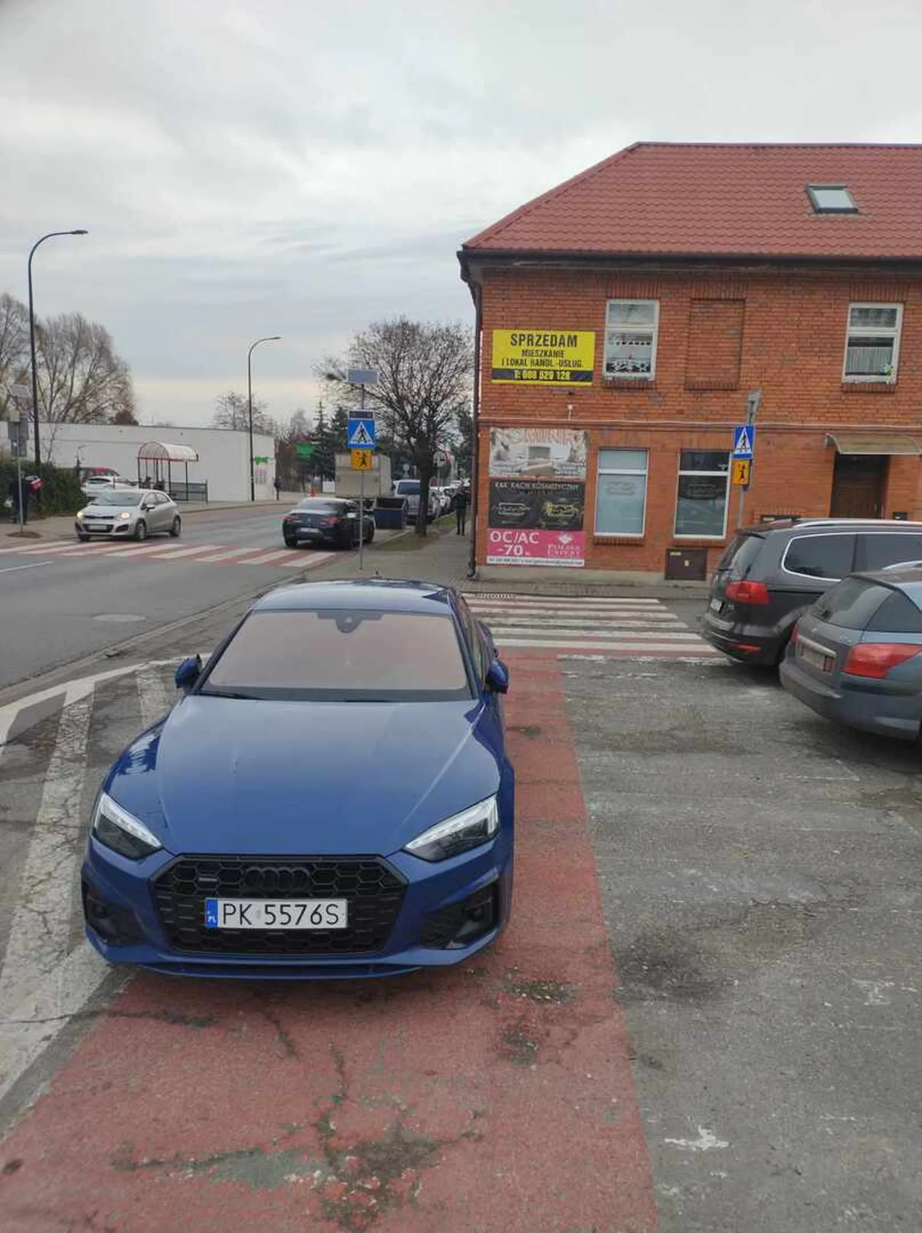 Na pasach przy szkole inteligencje stanąłeś