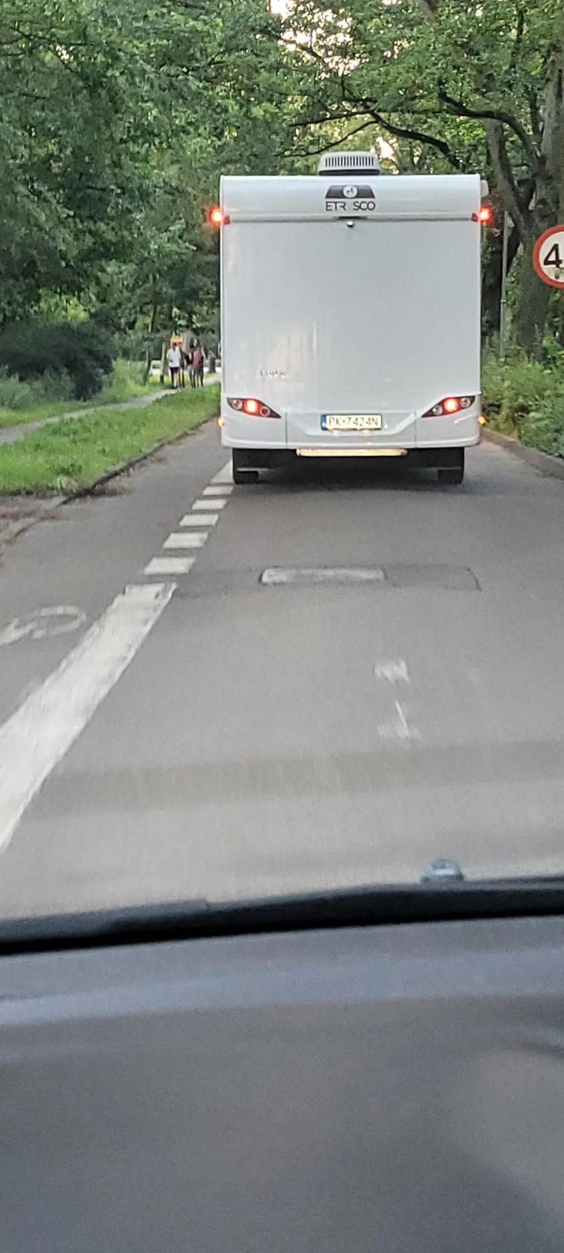 Jechałem za tą landarą przez pół Świnoujścia. Ani razu nie włączył kierunkowskazu