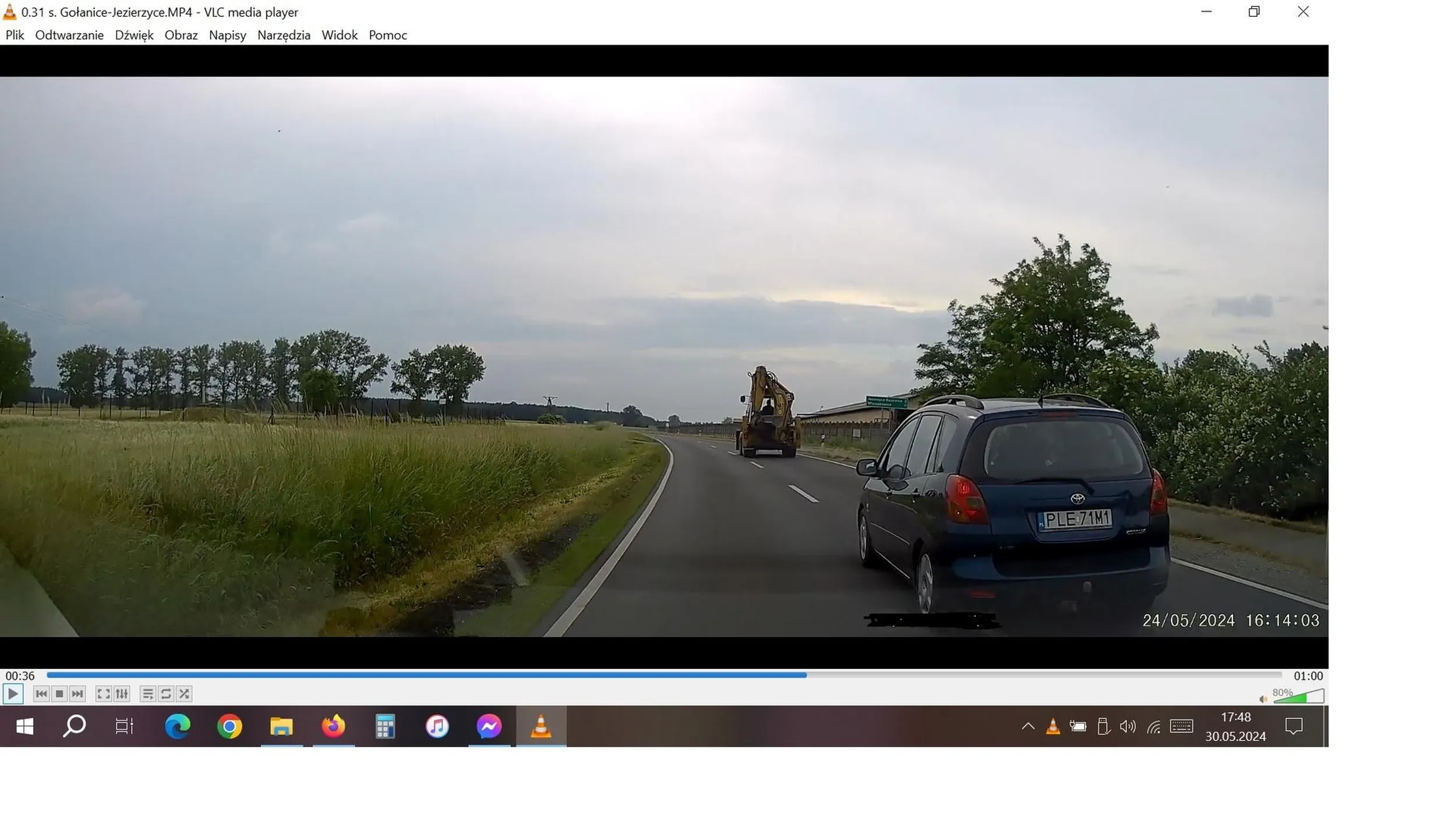 Gościu myśli że jak włączy kierunek to mu wolno wyprzedzać.Jak Ci osiołku lusterka są niepotrzebne to je ściągnij, będziesz miał lepszy współczynnik CX.