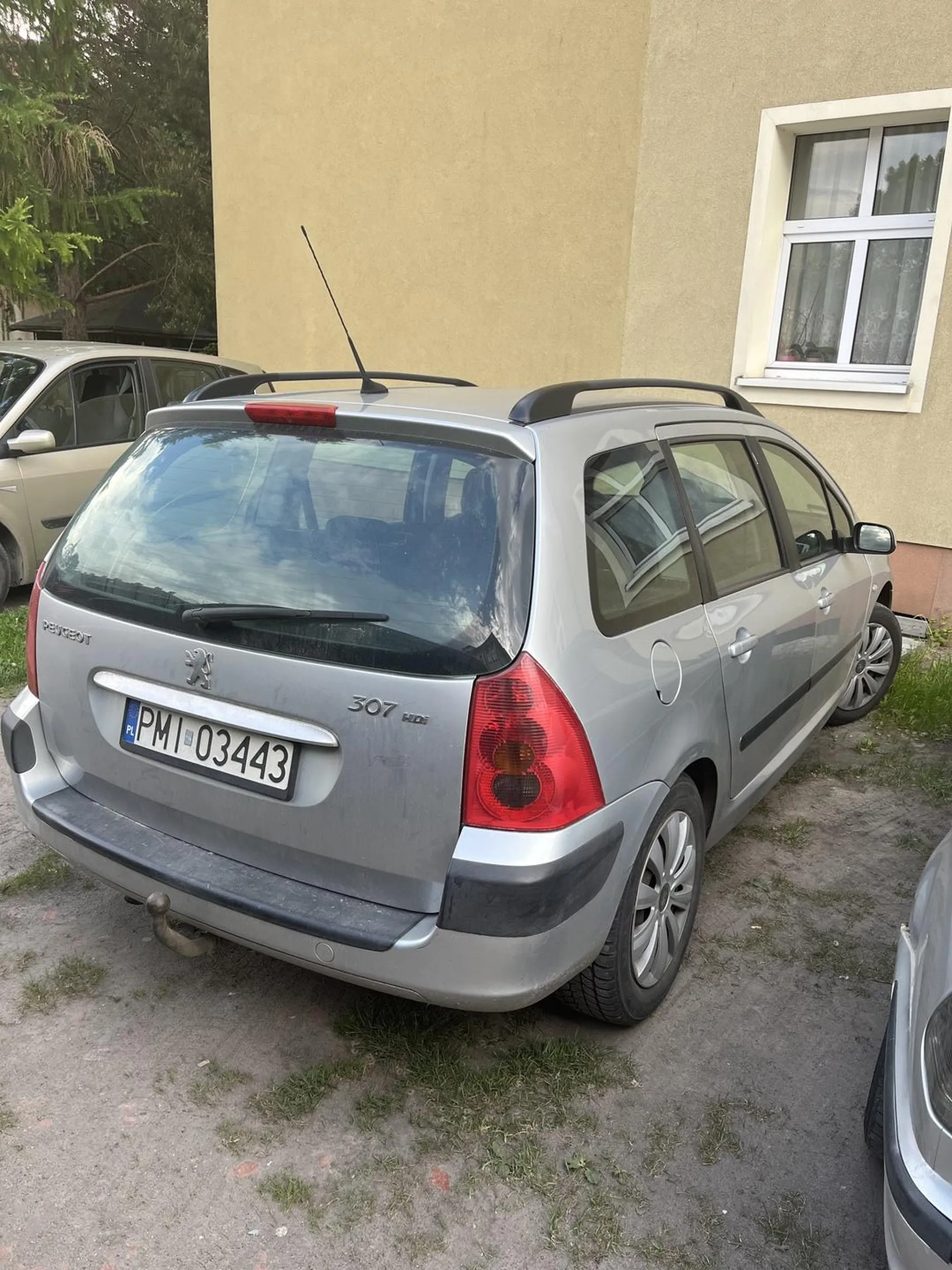 Wjechal sobie na prywatny parking dla mieszkancow i poszedl na miasto xD