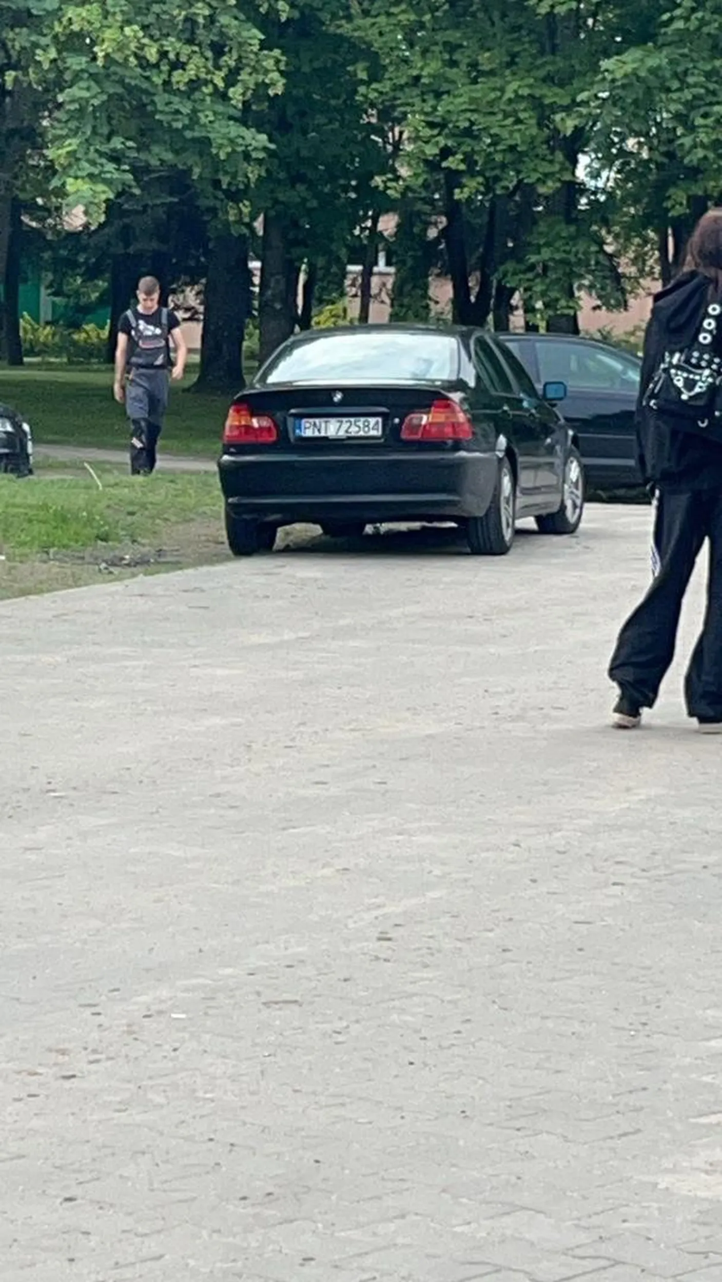 Wlascicielka sie puszcza