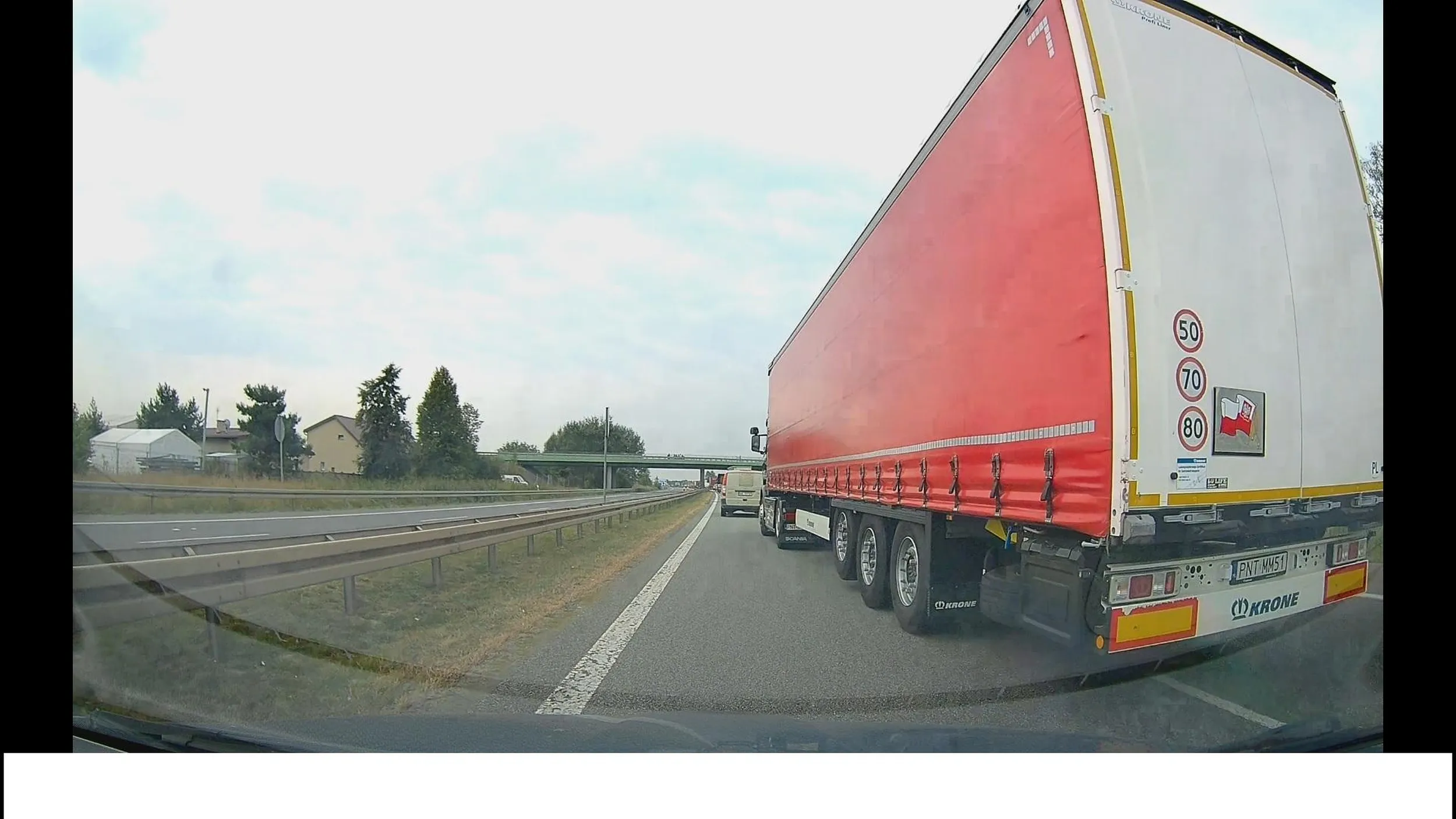 naczepa tego od PNT84773 on ma tira po co mu myslenie. tamowanie ruchu zajezdzanie drogi