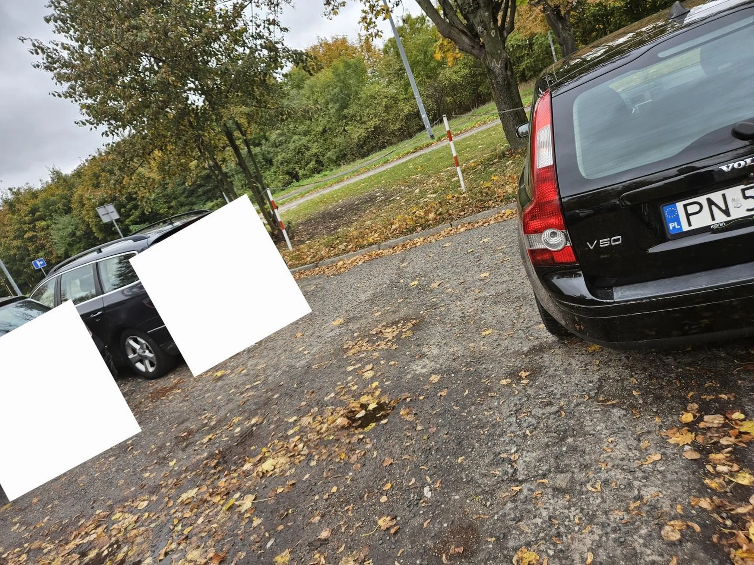 Kretyn staję na środku parkingu szpitalnego jak lord i z żadnej strony nie można wyjechać.