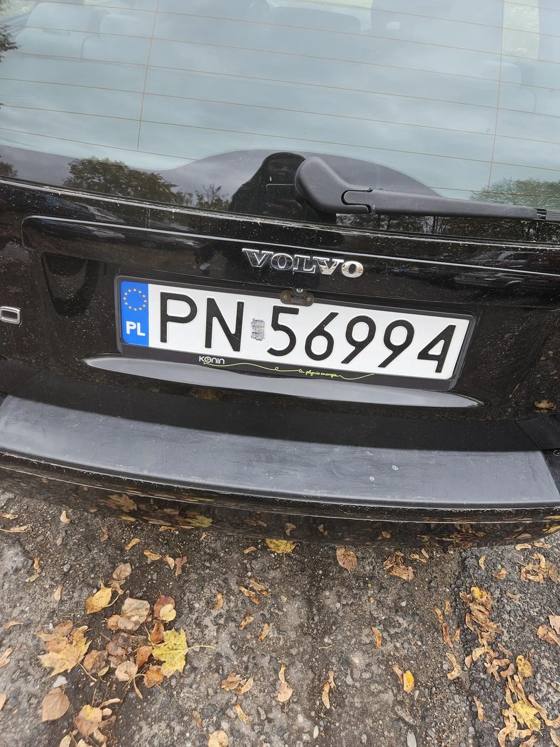 Kretyn staję na środku parkingu szpitalnego jak lord i z żadnej strony nie można wyjechać.