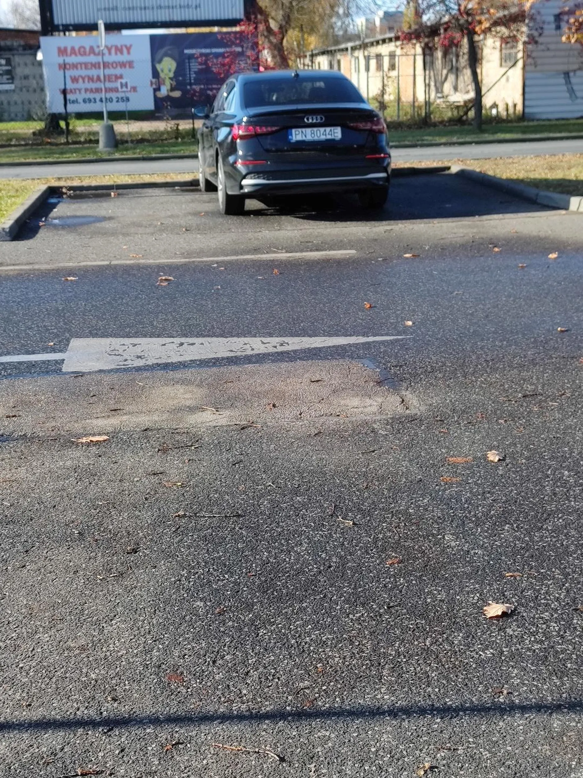 Może czas na mniejsze auto, jeśli takim jest problem zaparkować?