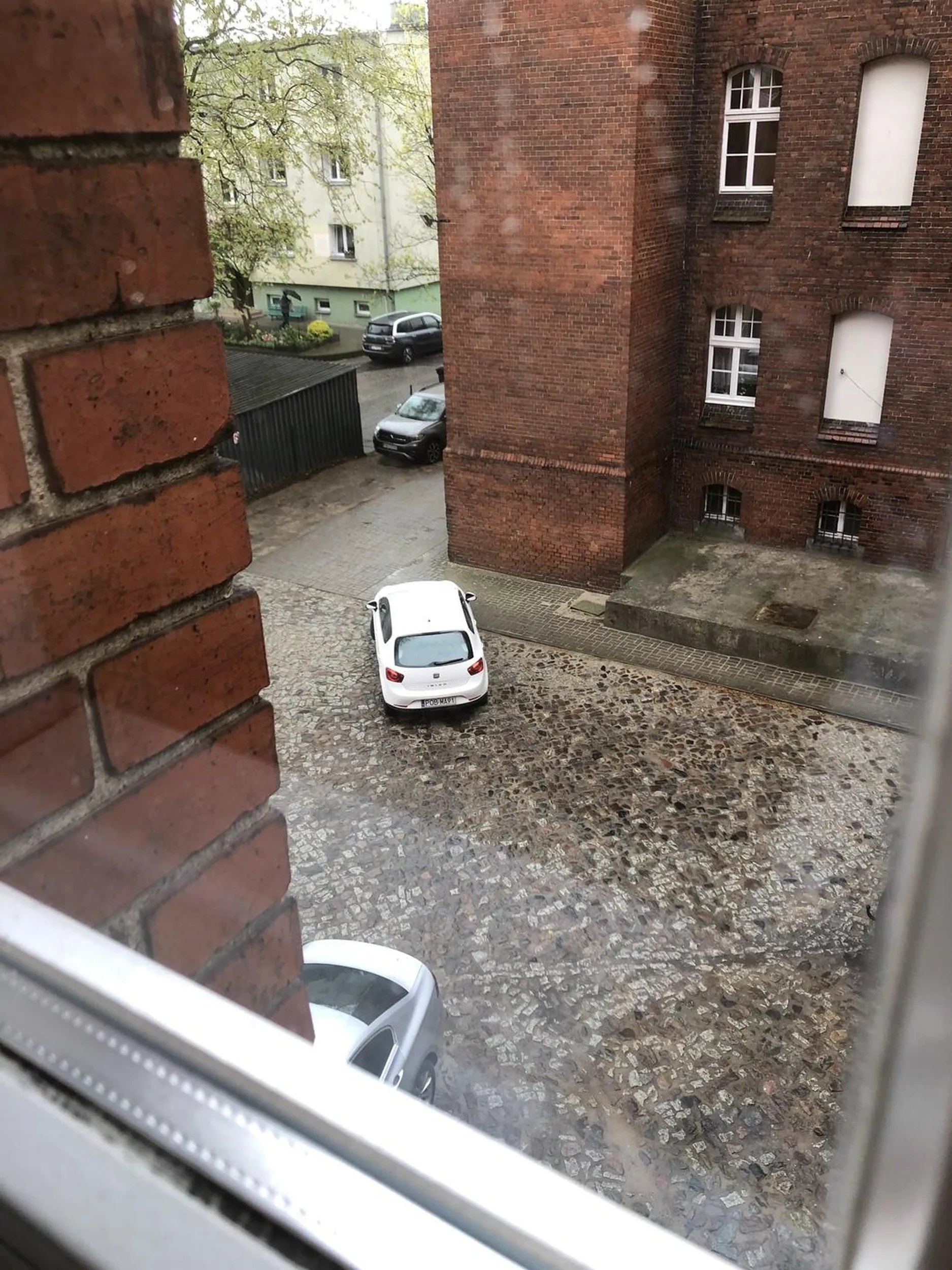 Kolejny mistrz parkowania, należą sie gratulacje za bezbłędne zaparkowanie