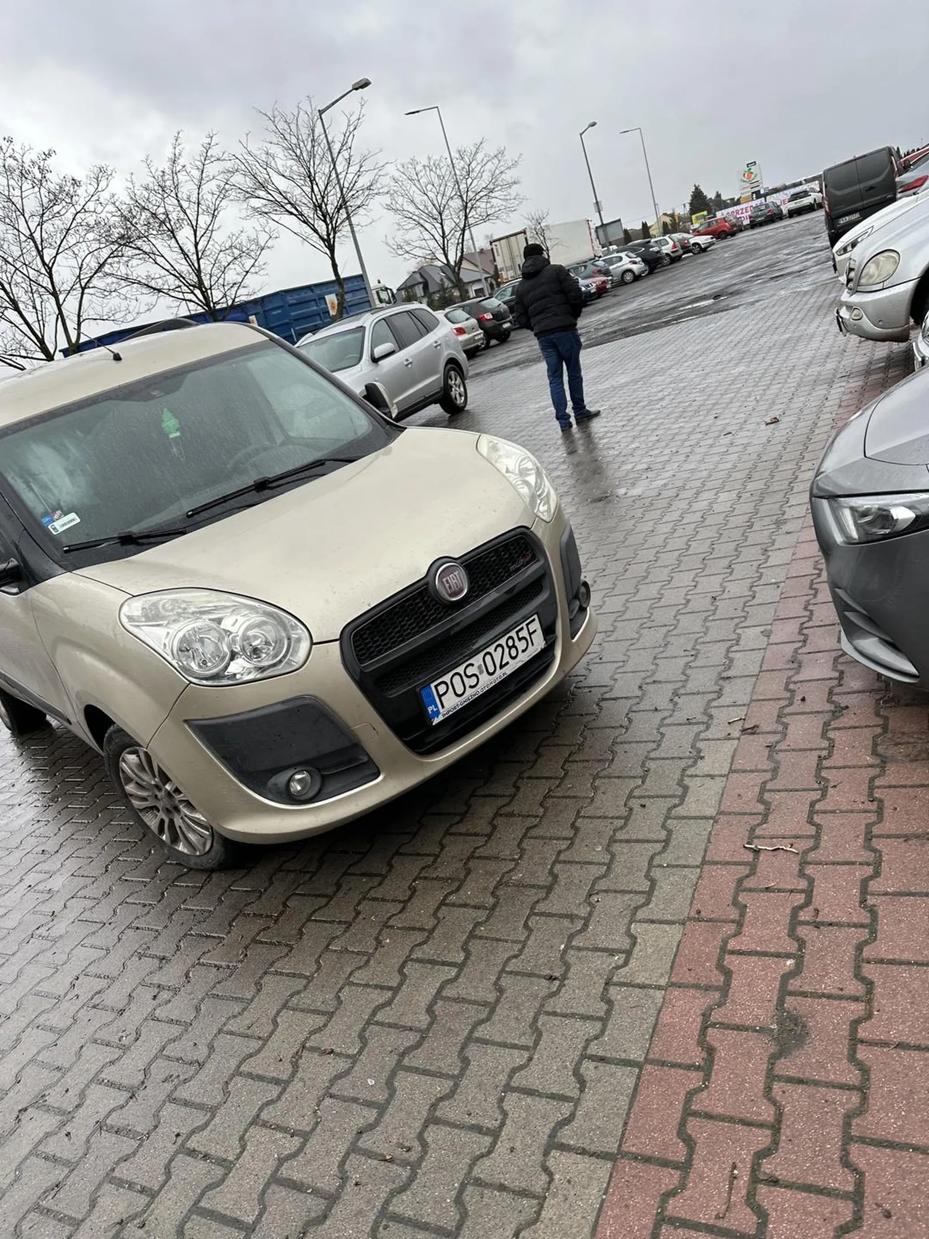 Zgred nie dość że głuchy to jeszcze ślepy…. Zastawił dwa samochody (z czego jeden mój) i zmarnowałem 30min na to żeby łaskawego Pana znaleść na obiadku w restauracji…