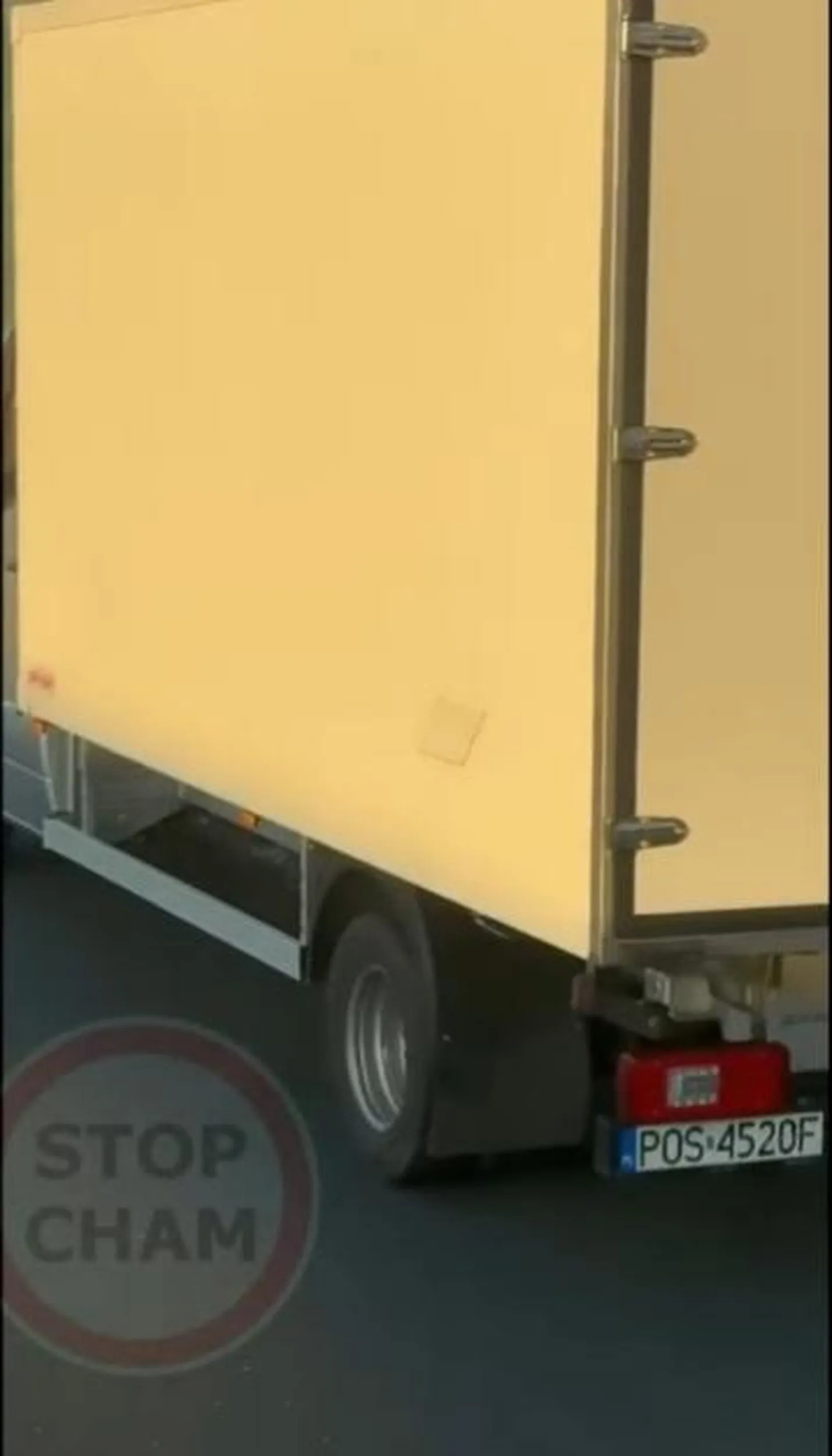 Uwaga na degenerata.  Człowiek śmieć.