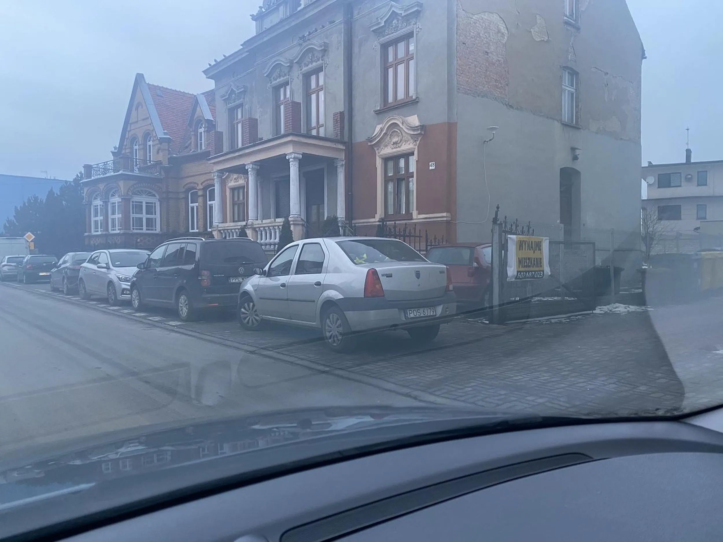 Przyjechał panach z Ostrowa i w Pleszewie parkować nie umie ?