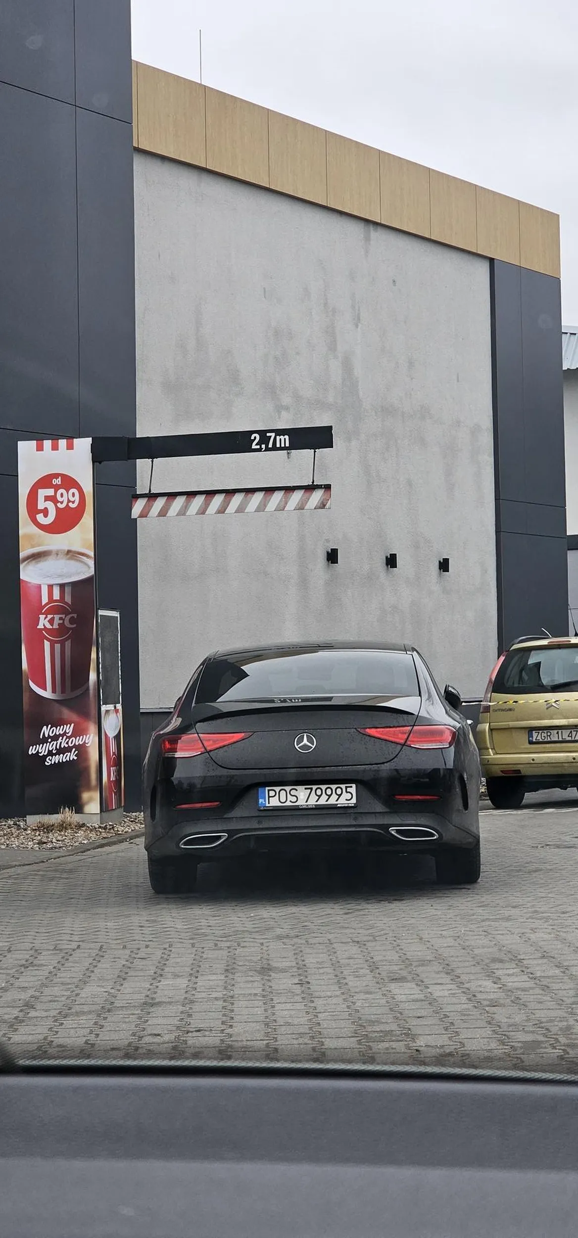 Naucz się parkować. Drive kfc to nie parking