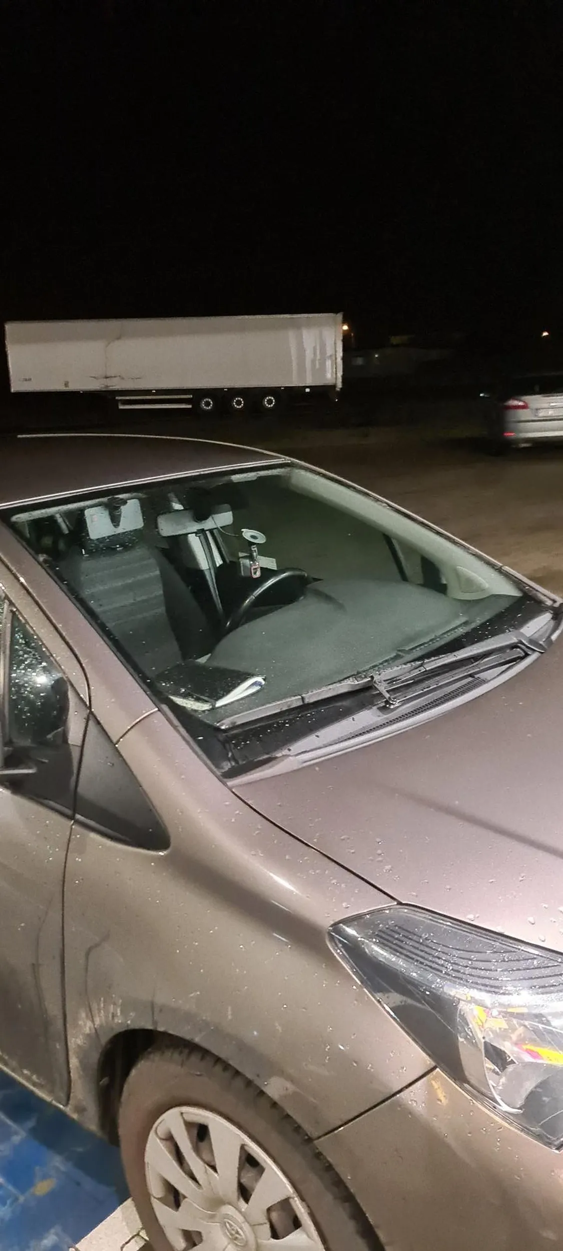 Jaka szkola jazdy takie parkowanie. Pana Mariusza Szczotke karty nie obowiazuja. Super przyklad :)