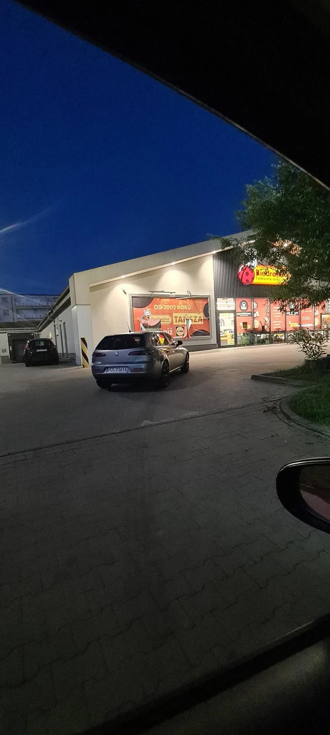 Tak parkuka przyjebani ludzie. Oby ci zdechla ta alfa