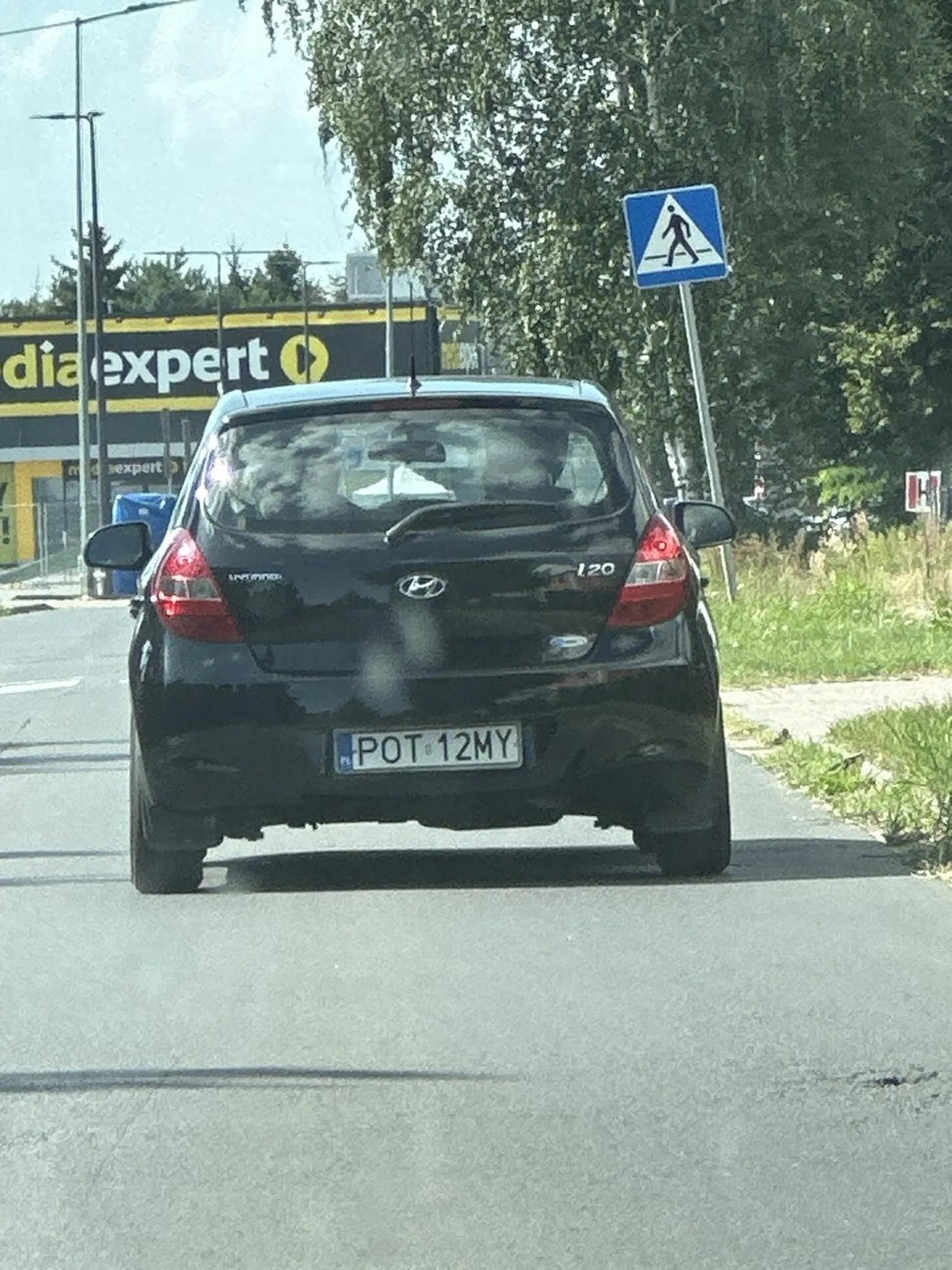 jeździ 20km/h w zabudowanym