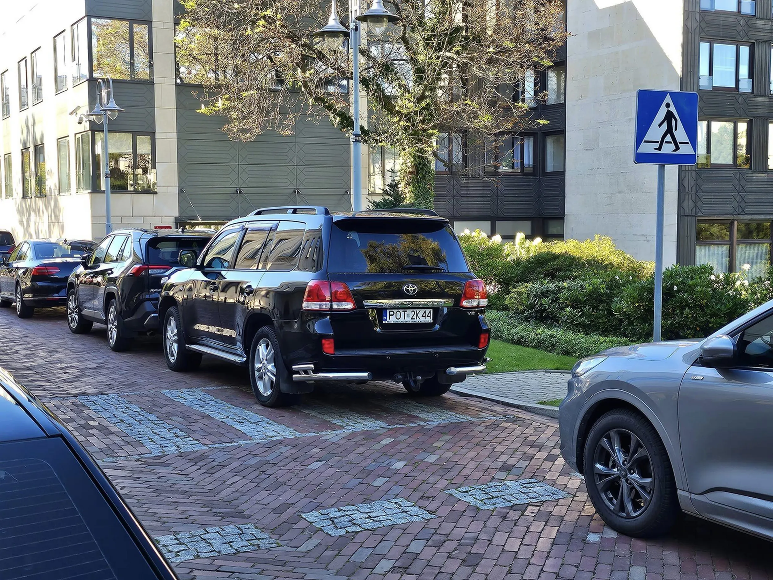 stań tak jeszcze raz to na następne obrady przyjedziesz dofinansowanym rowerem elektrycznym