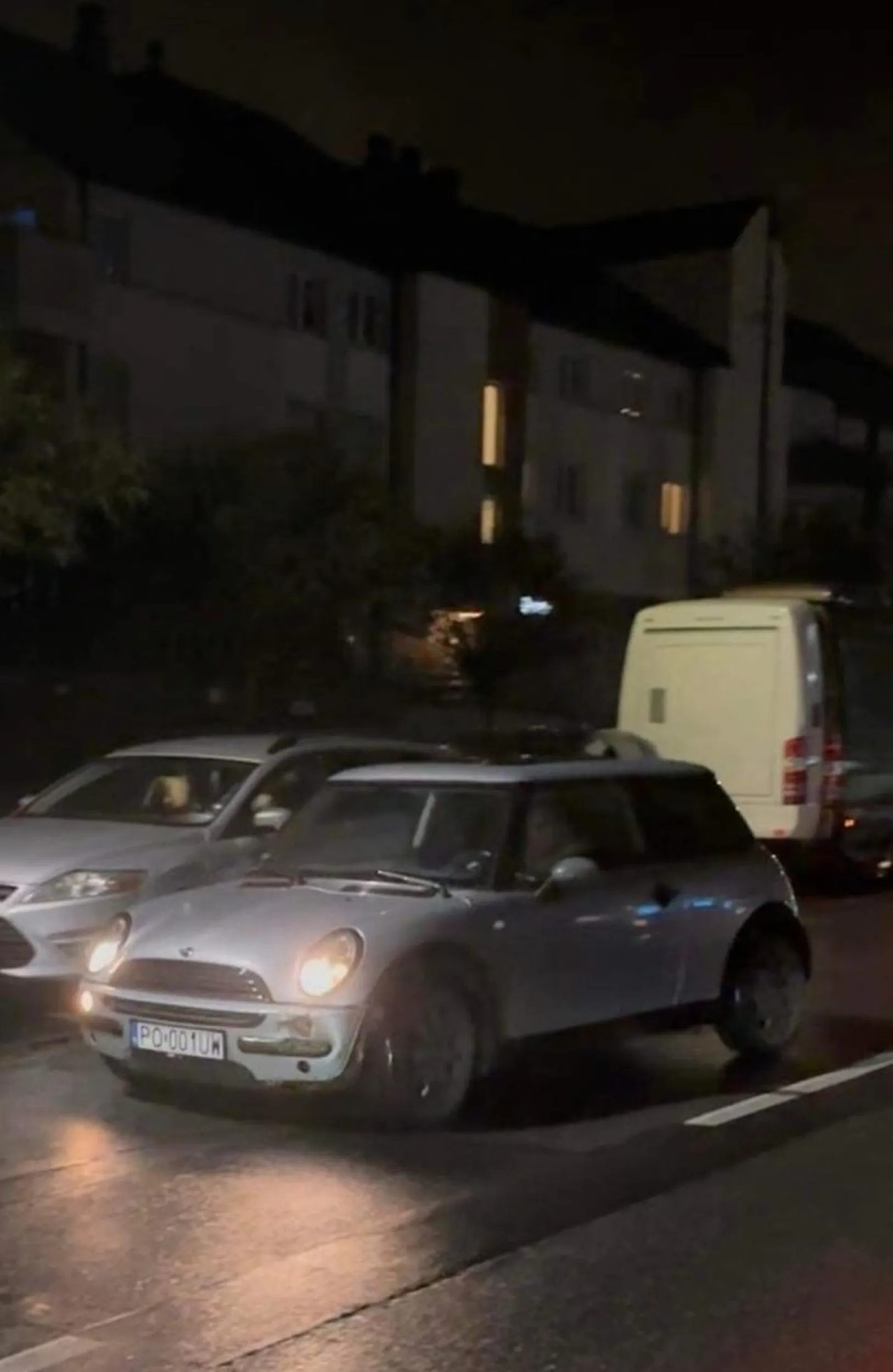 Agresor w damskim autku