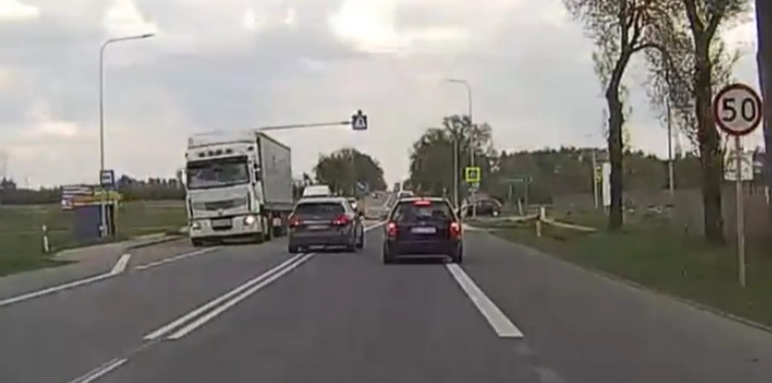 wyprzedzanie na czolowke z tirem ktory musial zjechac do zatoki i oczywiscie na koniec pojedynczy sygnal z kierunkowskazu, zrobilem ci miejsce nawet i zjechalem ale chyba sie gdzies bardzo spieszysz