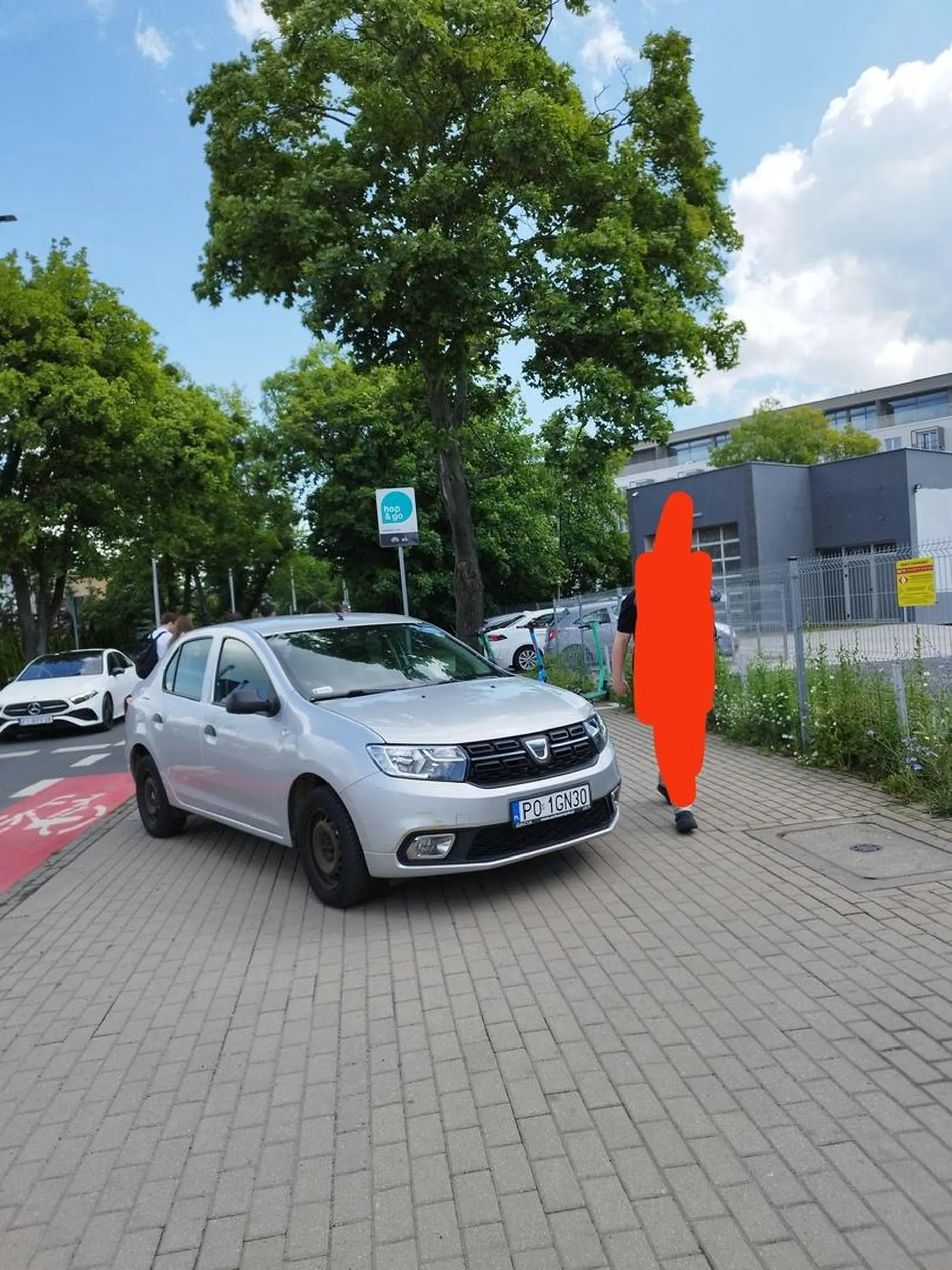 Nie wiedziałem że parking jest tutaj, ile kasują za dobę?