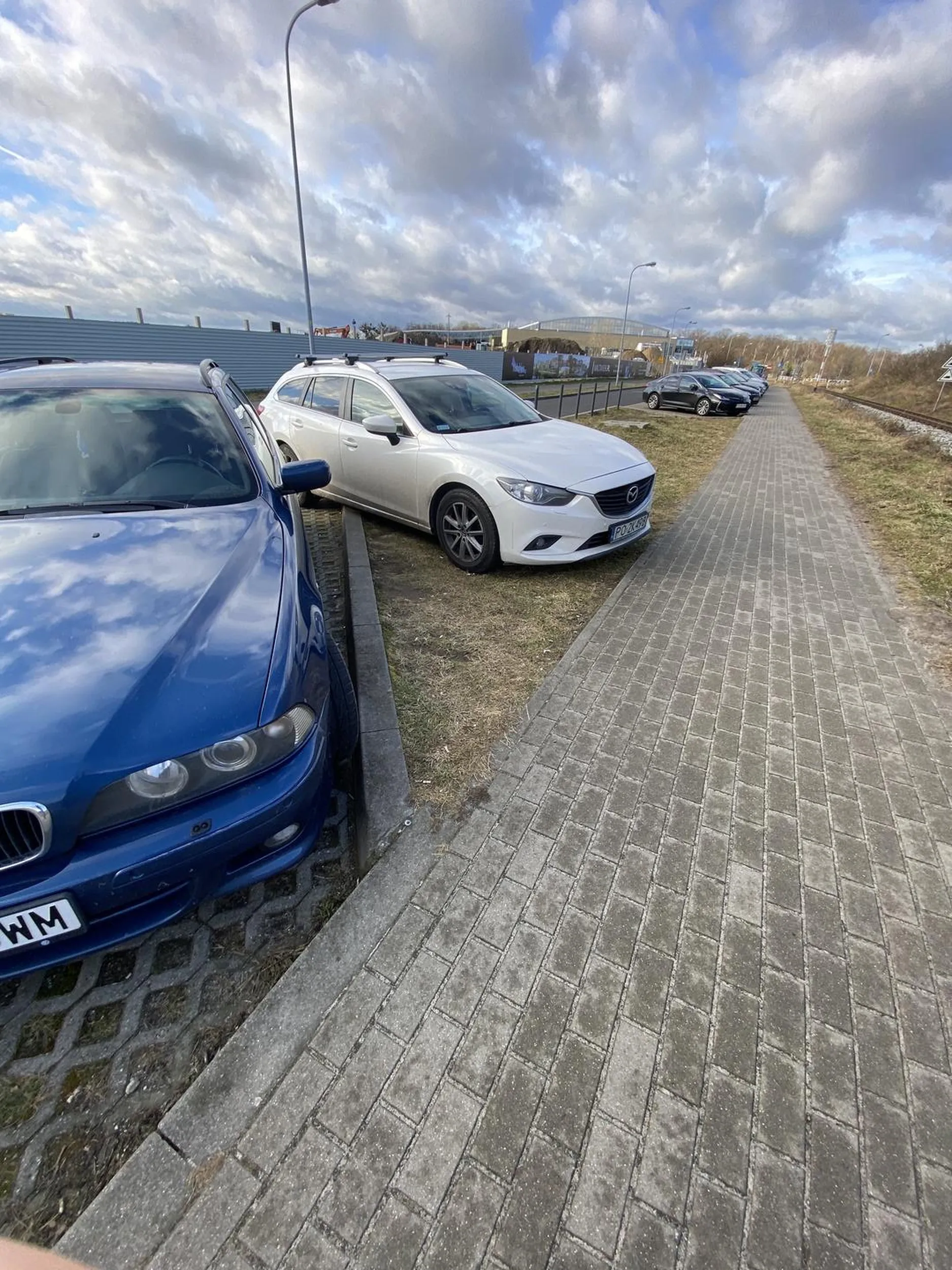 Burak stoi na zieleni bo żal mu 6 zł zapłacić za parking przy Termach Maltanskich