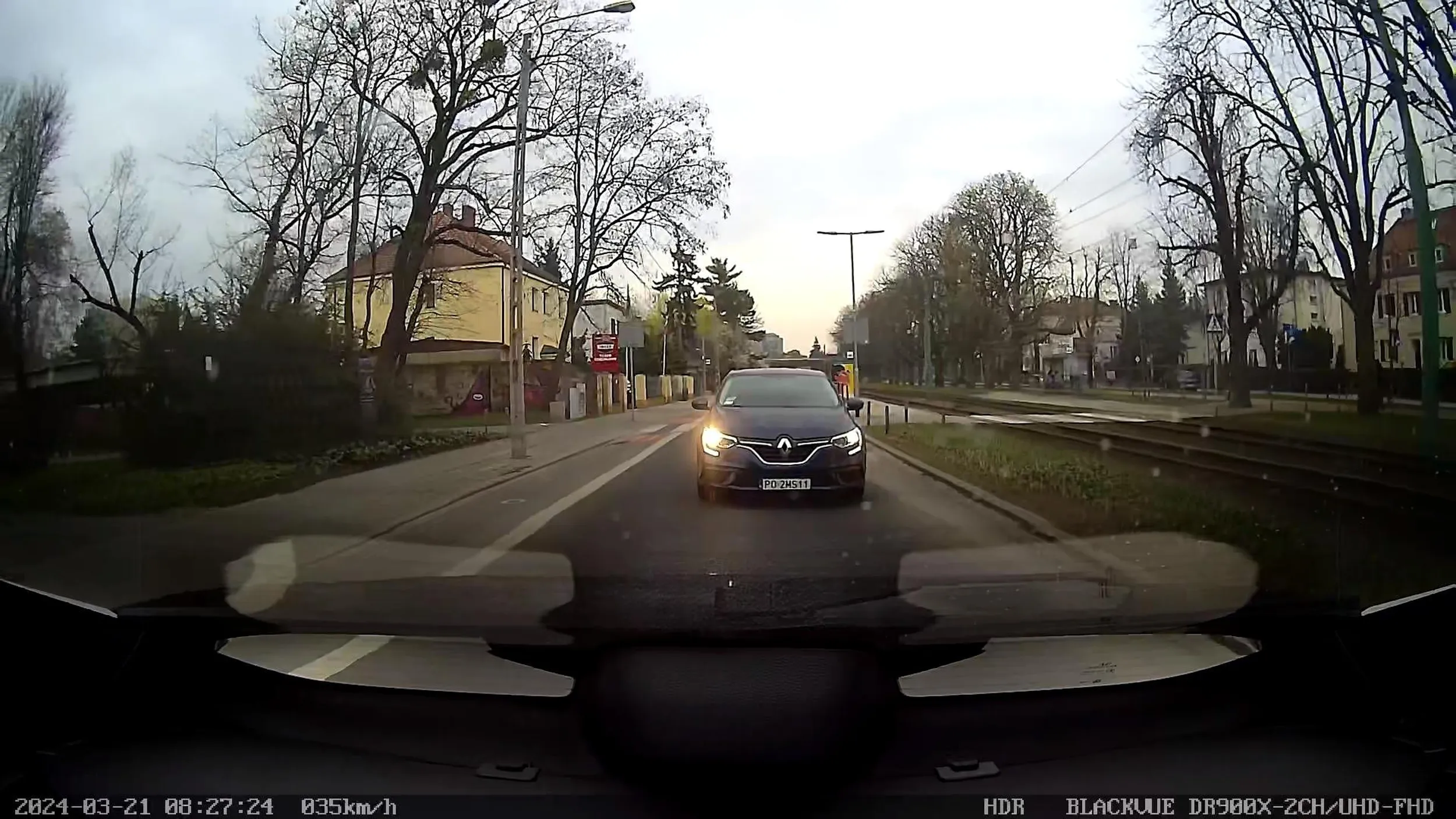 Przystaw sobie latarkę do uszu to dodatkowo będziesz mógł oczami mrugać cymbale.