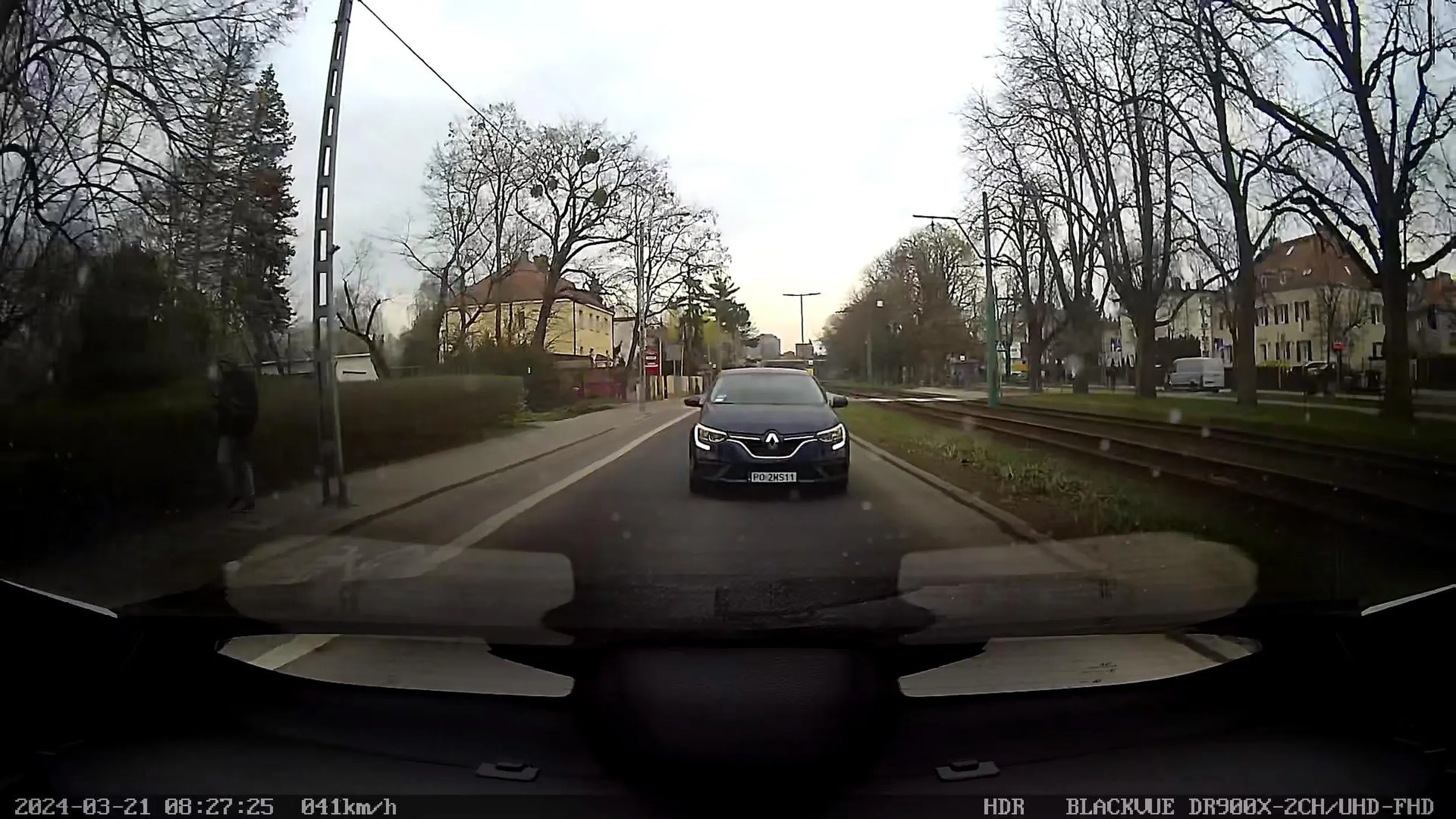 Przystaw sobie latarkę do uszu to dodatkowo będziesz mógł oczami mrugać cymbale.